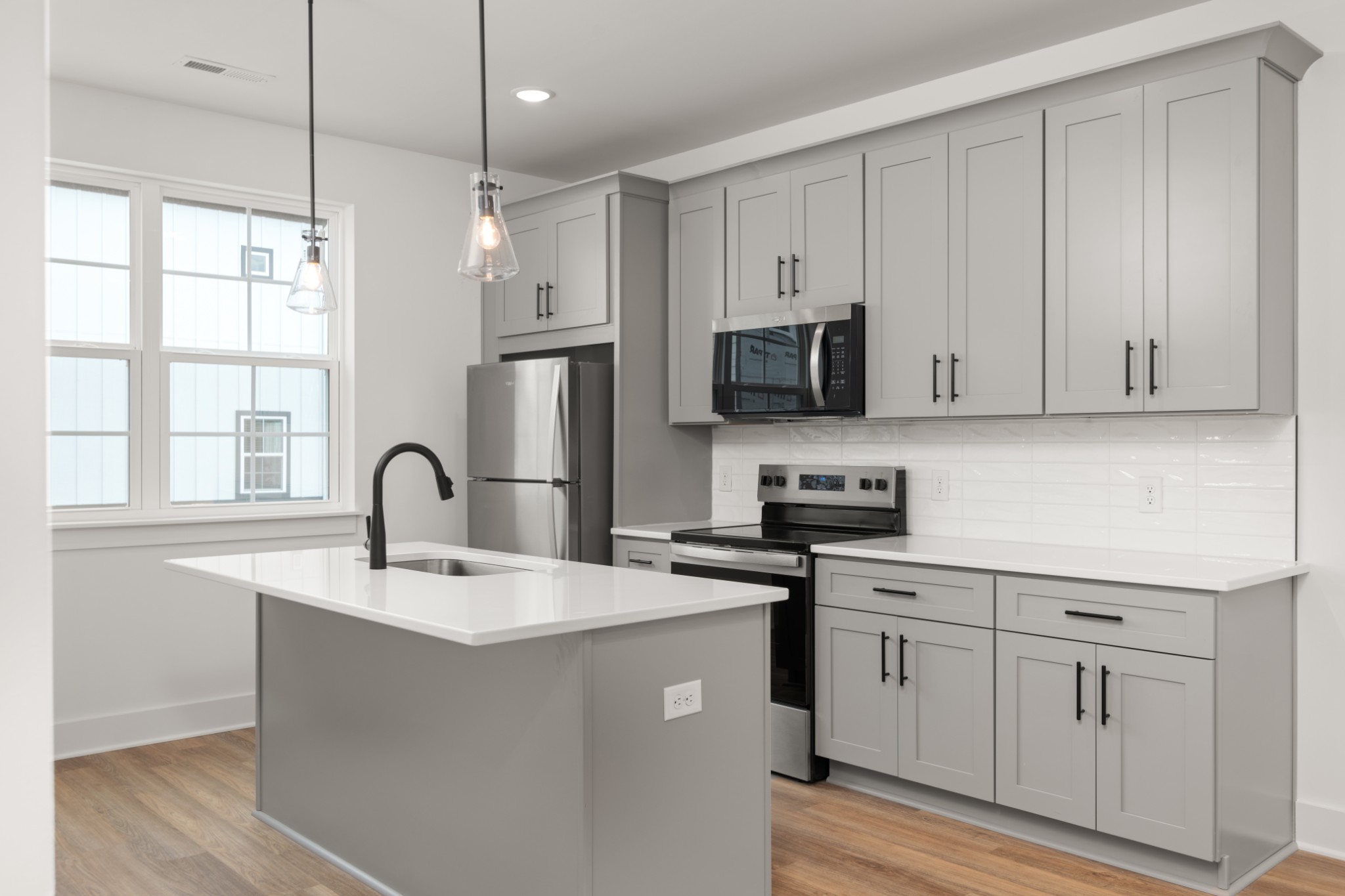 700 N DuPont Ave 207