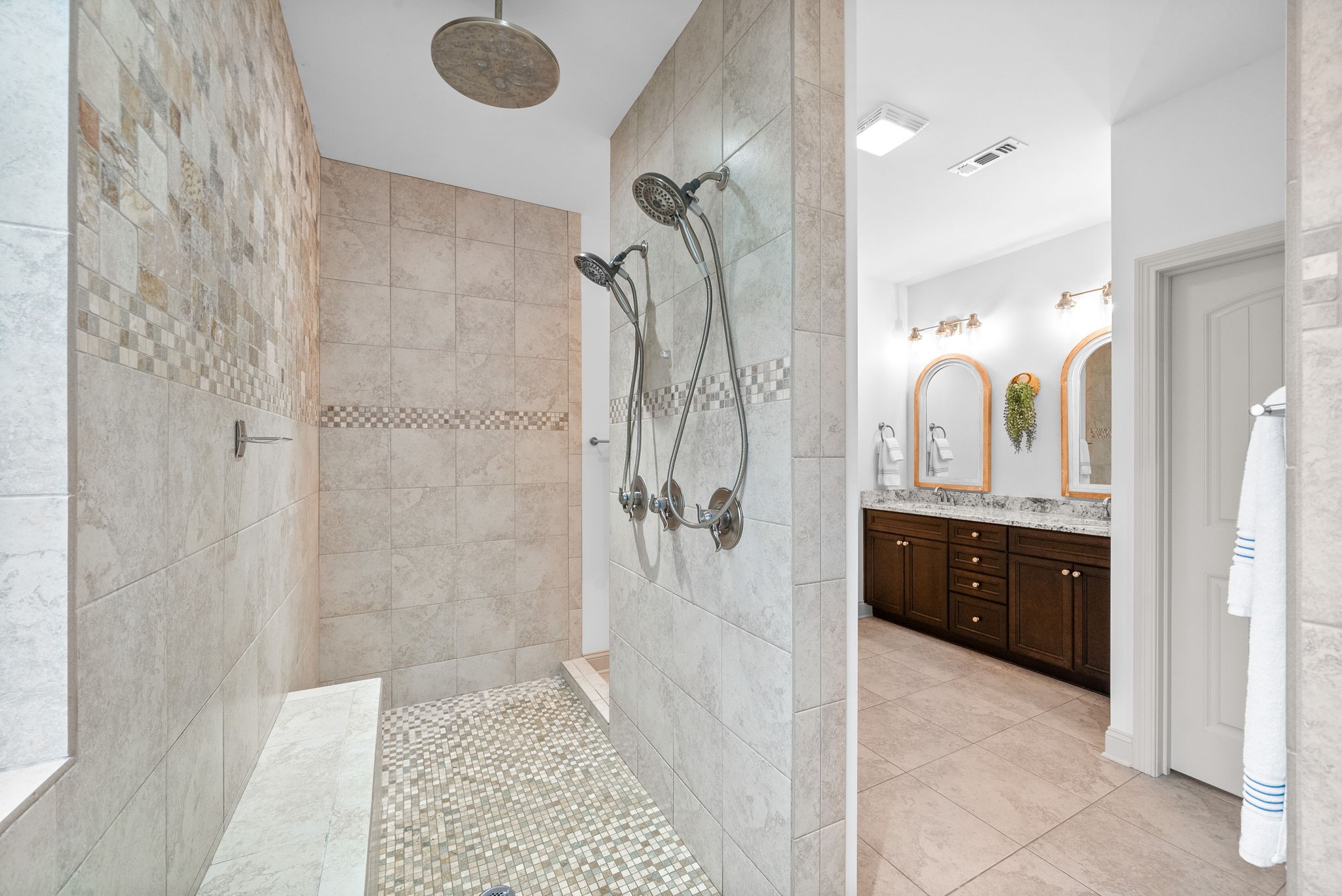 Clarksville, Tennessee 37043, United States, 5 Bedrooms Bedrooms, ,4 BathroomsBathrooms,Residential,Active,135614