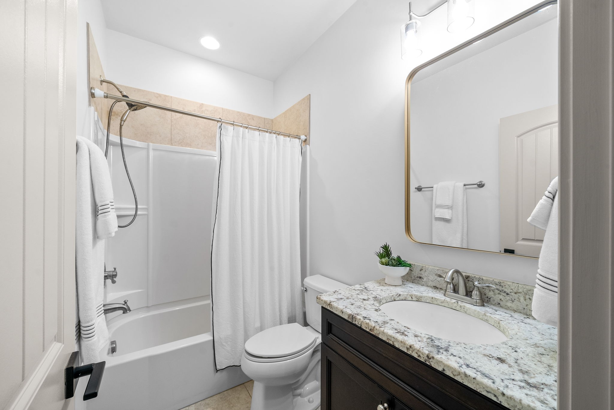 Clarksville, Tennessee 37043, United States, 5 Bedrooms Bedrooms, ,4 BathroomsBathrooms,Residential,Active,135614