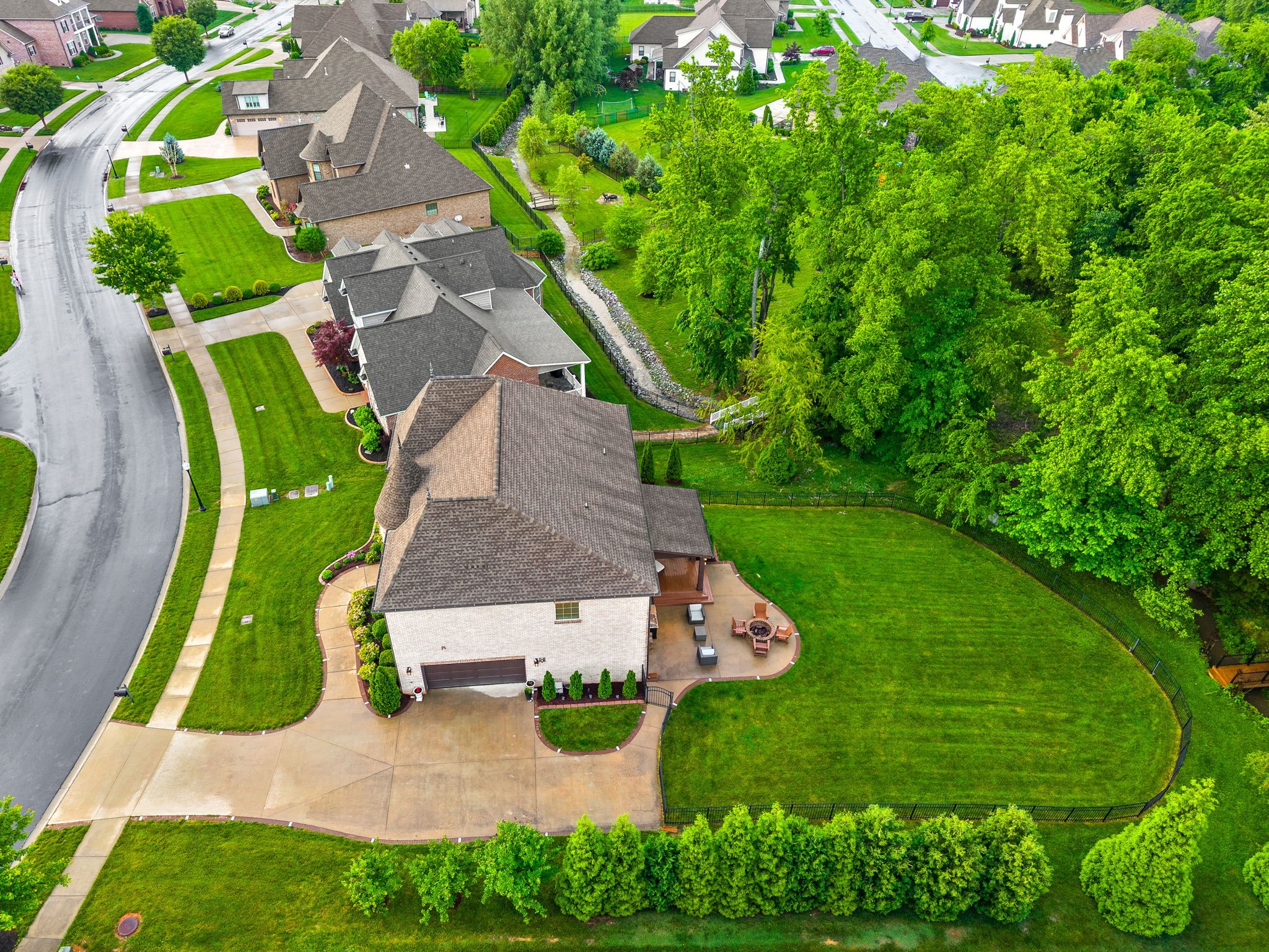 Clarksville, Tennessee 37043, United States, 5 Bedrooms Bedrooms, ,4 BathroomsBathrooms,Residential,Active,135614