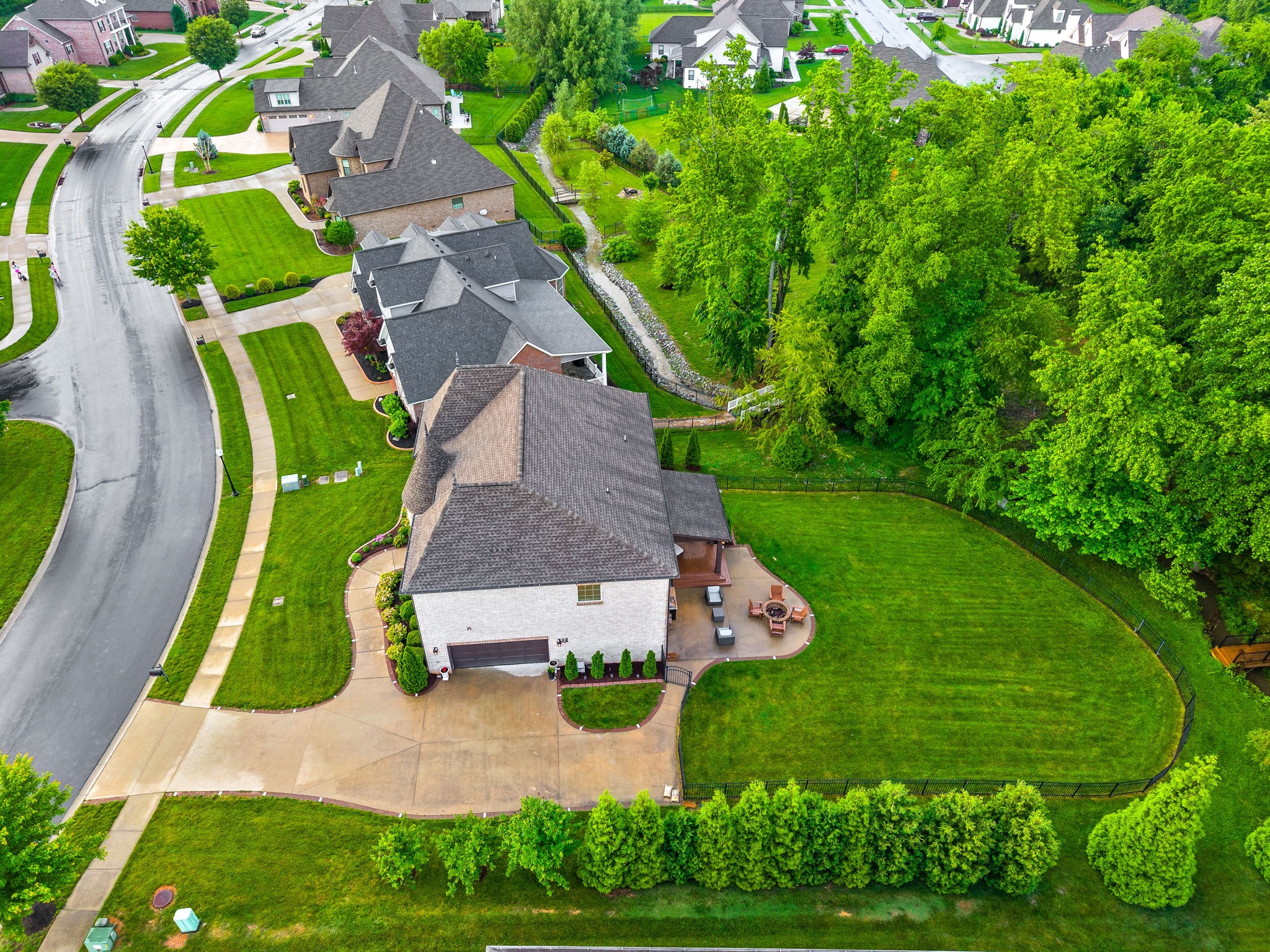 Clarksville, Tennessee 37043, United States, 5 Bedrooms Bedrooms, ,4 BathroomsBathrooms,Residential,Active,135614