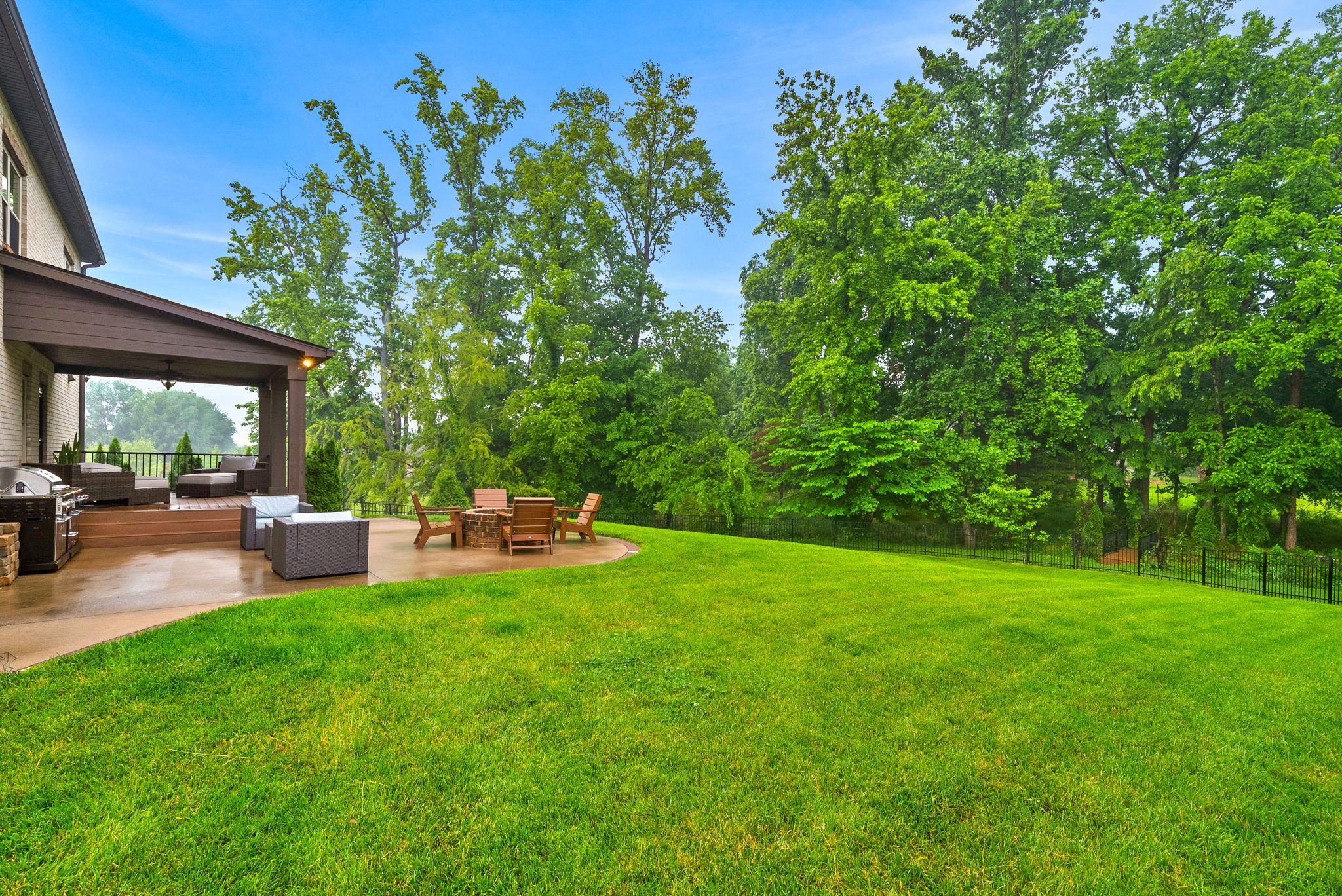 Clarksville, Tennessee 37043, United States, 5 Bedrooms Bedrooms, ,4 BathroomsBathrooms,Residential,Active,135614