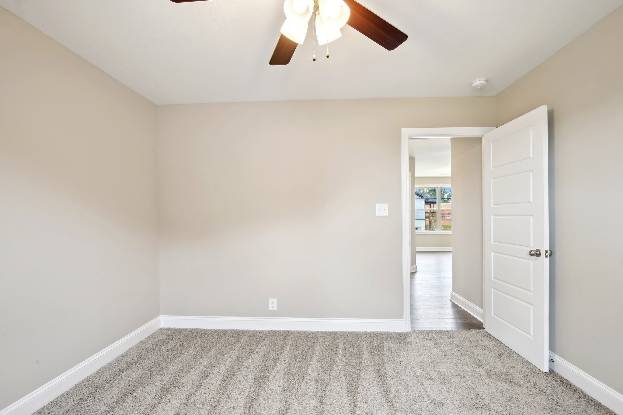 Clarksville, Tennessee 37040, United States, 5 Bedrooms Bedrooms, ,3 BathroomsBathrooms,Residential,Active,36371