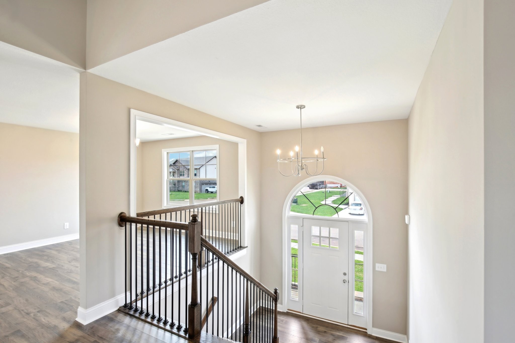 Clarksville, Tennessee 37040, United States, 5 Bedrooms Bedrooms, ,3 BathroomsBathrooms,Residential,Active,36371