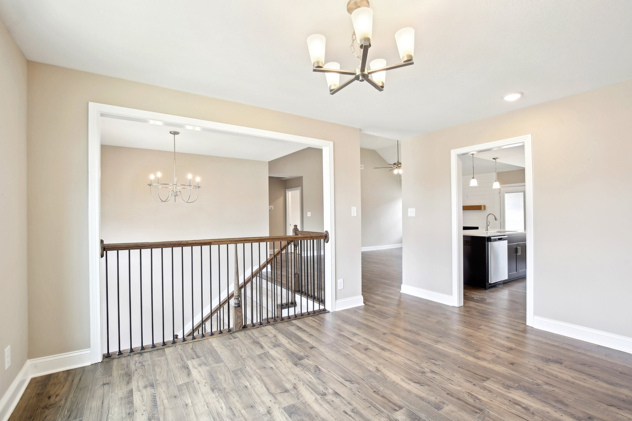 Clarksville, Tennessee 37040, United States, 5 Bedrooms Bedrooms, ,3 BathroomsBathrooms,Residential,Active,36371