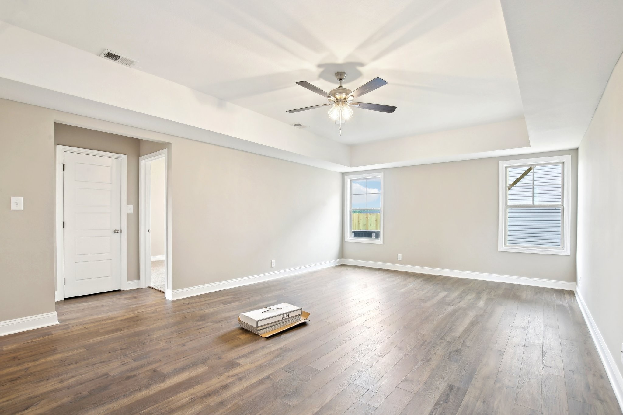 Clarksville, Tennessee 37040, United States, 5 Bedrooms Bedrooms, ,3 BathroomsBathrooms,Residential,Active,36371