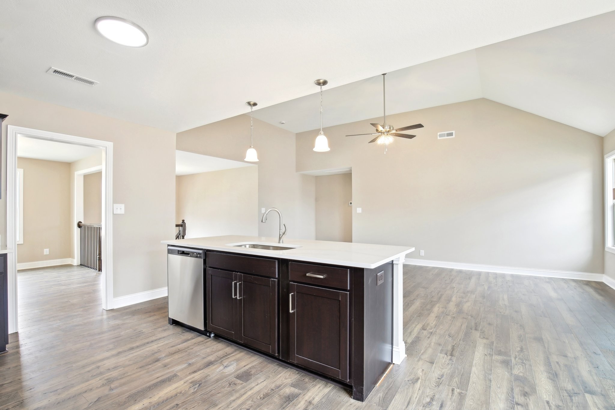 Clarksville, Tennessee 37040, United States, 5 Bedrooms Bedrooms, ,3 BathroomsBathrooms,Residential,Active,36371