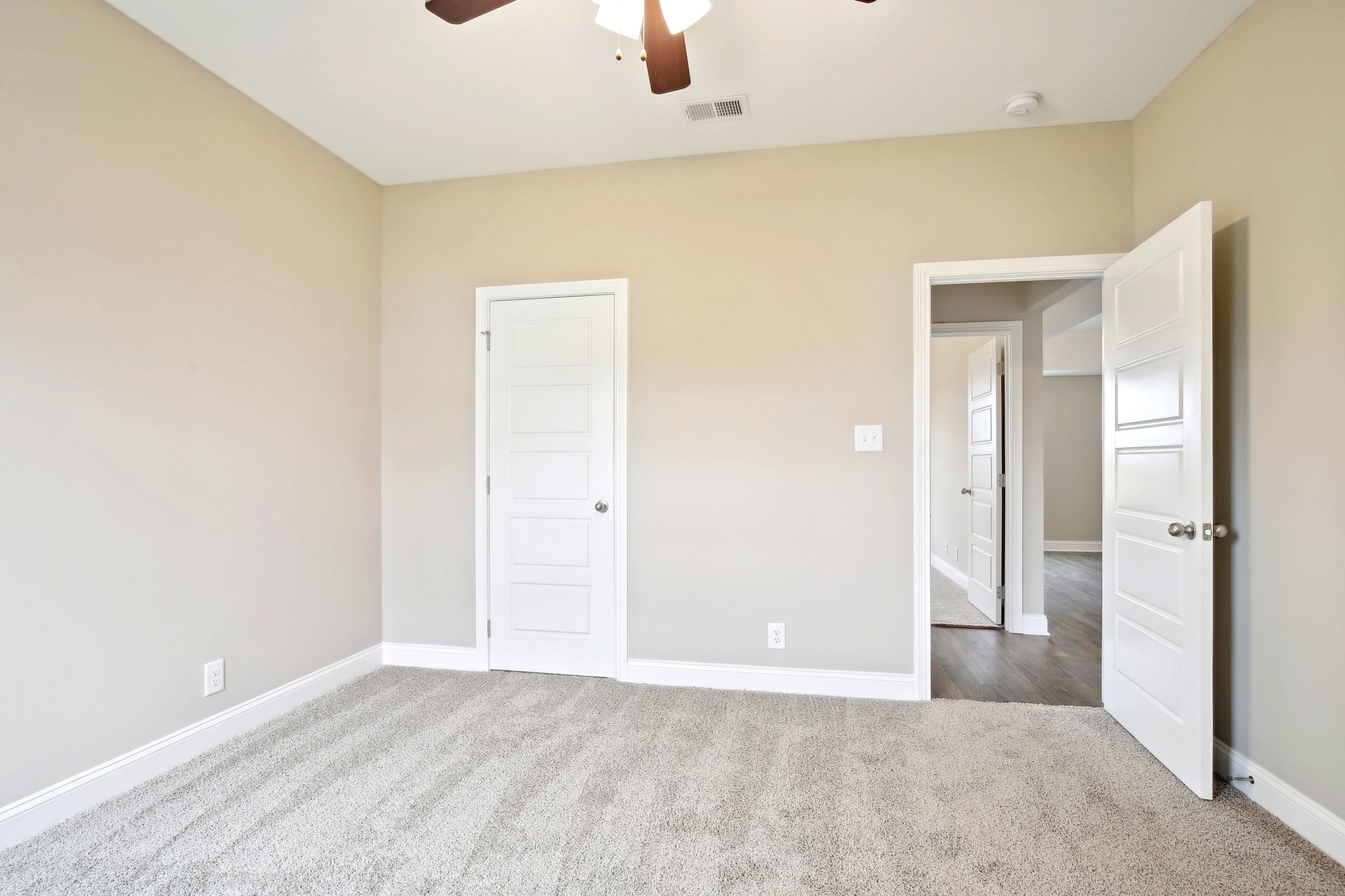 Clarksville, Tennessee 37040, United States, 5 Bedrooms Bedrooms, ,3 BathroomsBathrooms,Residential,Active,36371