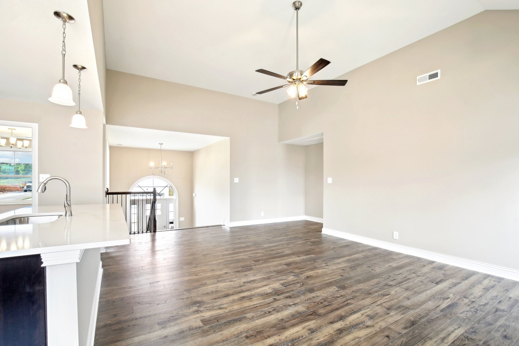 Clarksville, Tennessee 37040, United States, 5 Bedrooms Bedrooms, ,3 BathroomsBathrooms,Residential,Active,36371