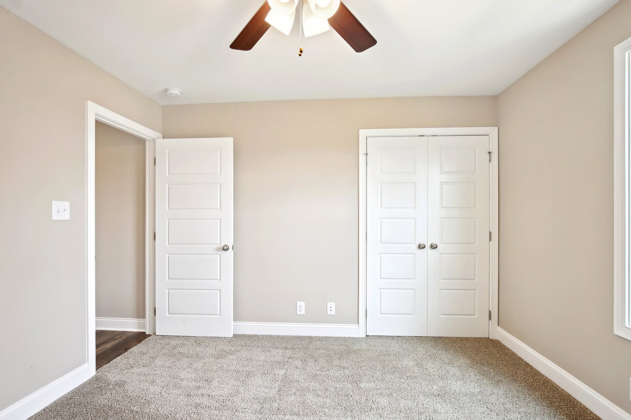 Clarksville, Tennessee 37040, United States, 5 Bedrooms Bedrooms, ,3 BathroomsBathrooms,Residential,Active,36371