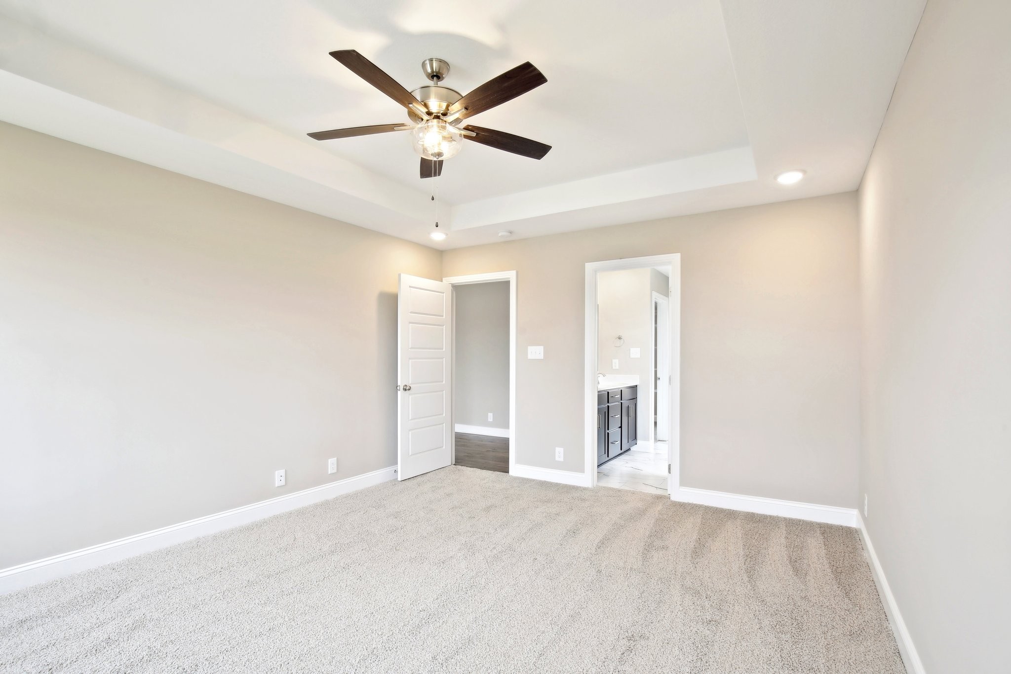 Clarksville, Tennessee 37040, United States, 5 Bedrooms Bedrooms, ,3 BathroomsBathrooms,Residential,Active,36371