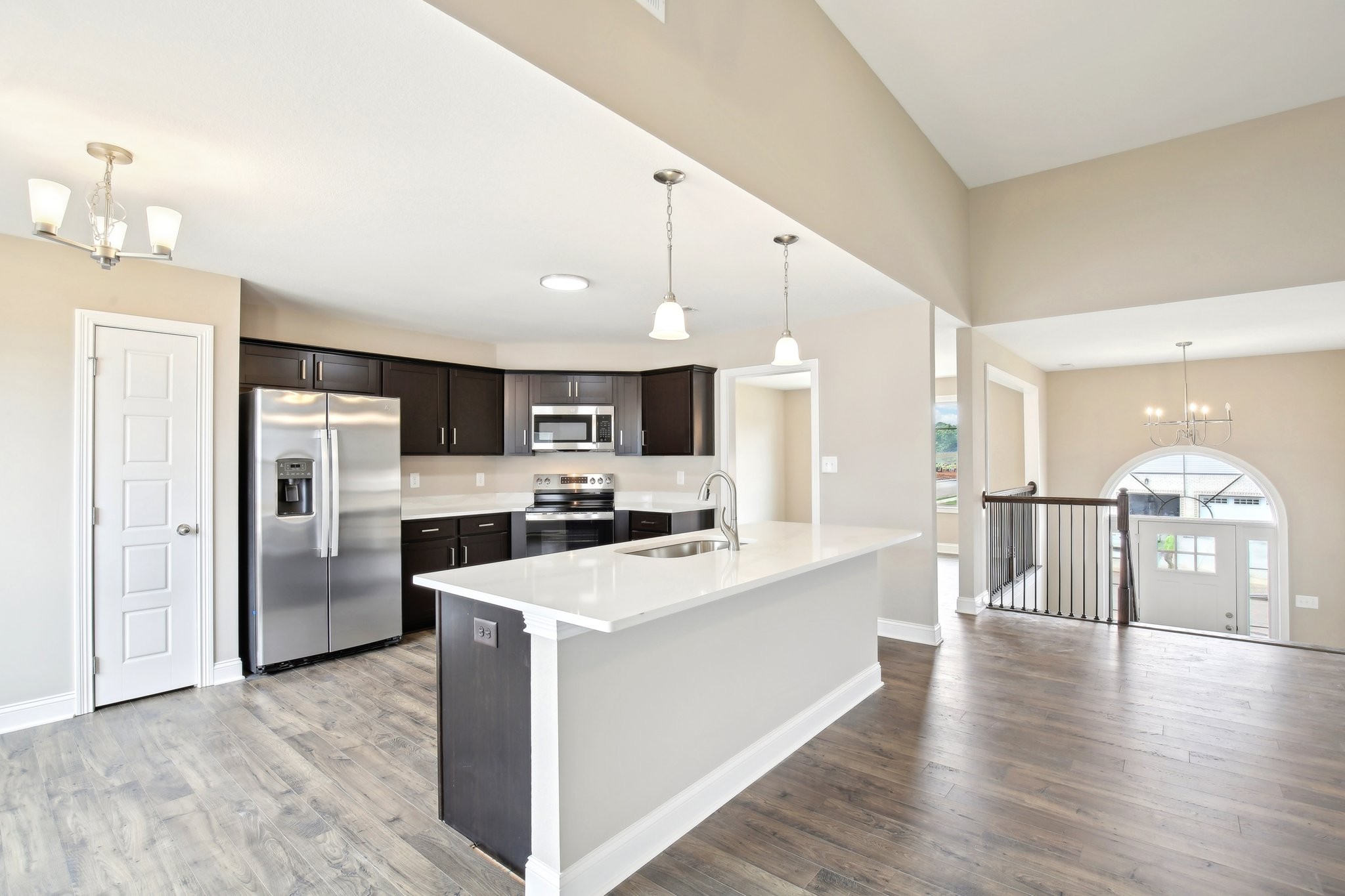 Clarksville, Tennessee 37040, United States, 5 Bedrooms Bedrooms, ,3 BathroomsBathrooms,Residential,Active,36371