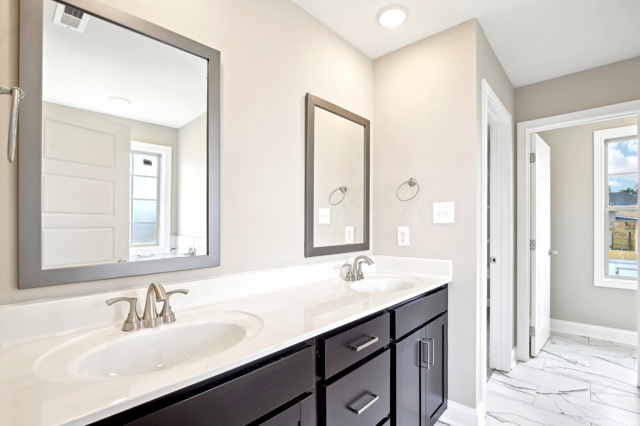 Clarksville, Tennessee 37040, United States, 5 Bedrooms Bedrooms, ,3 BathroomsBathrooms,Residential,Active,36371