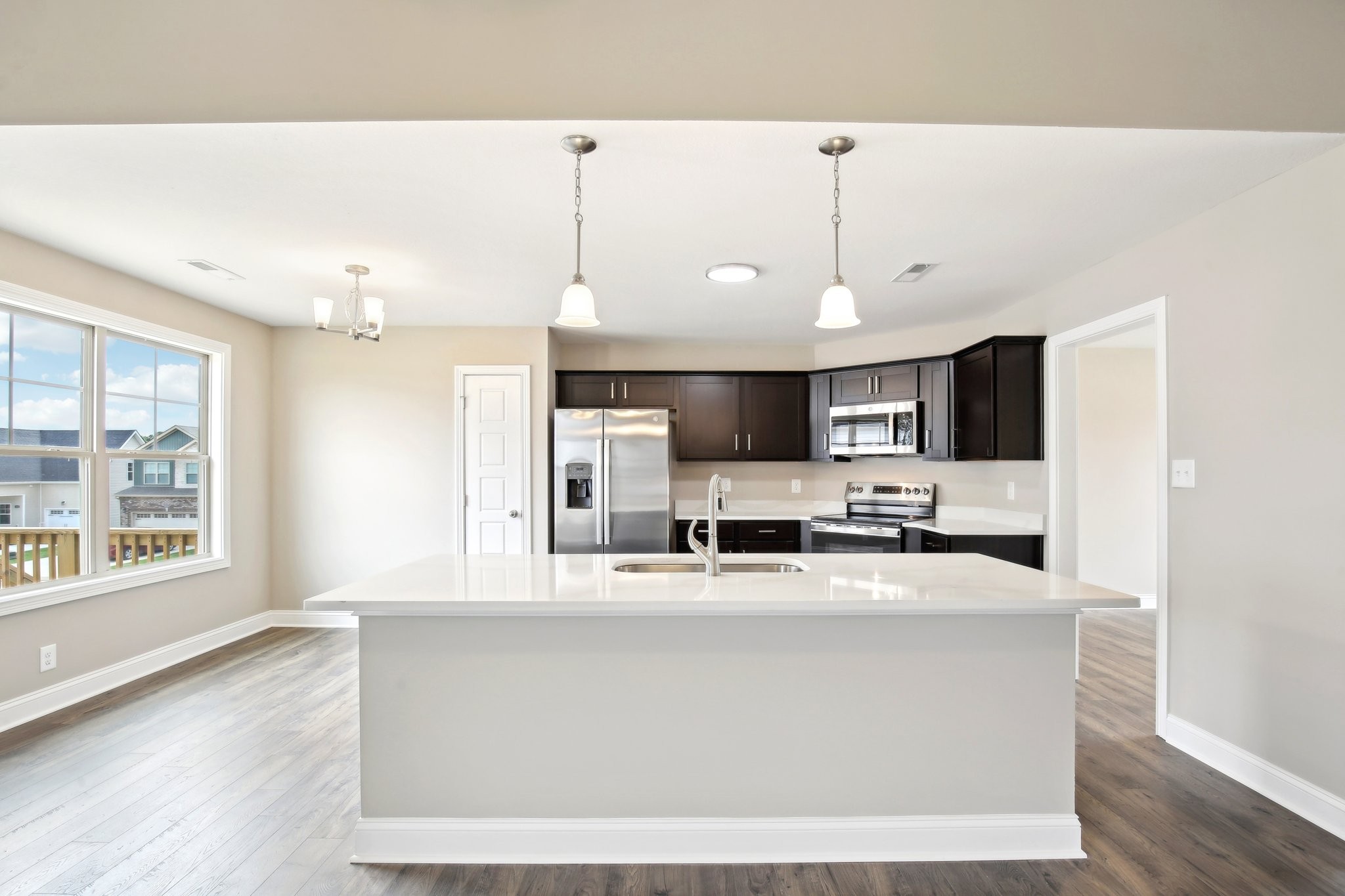 Clarksville, Tennessee 37040, United States, 5 Bedrooms Bedrooms, ,3 BathroomsBathrooms,Residential,Active,36371