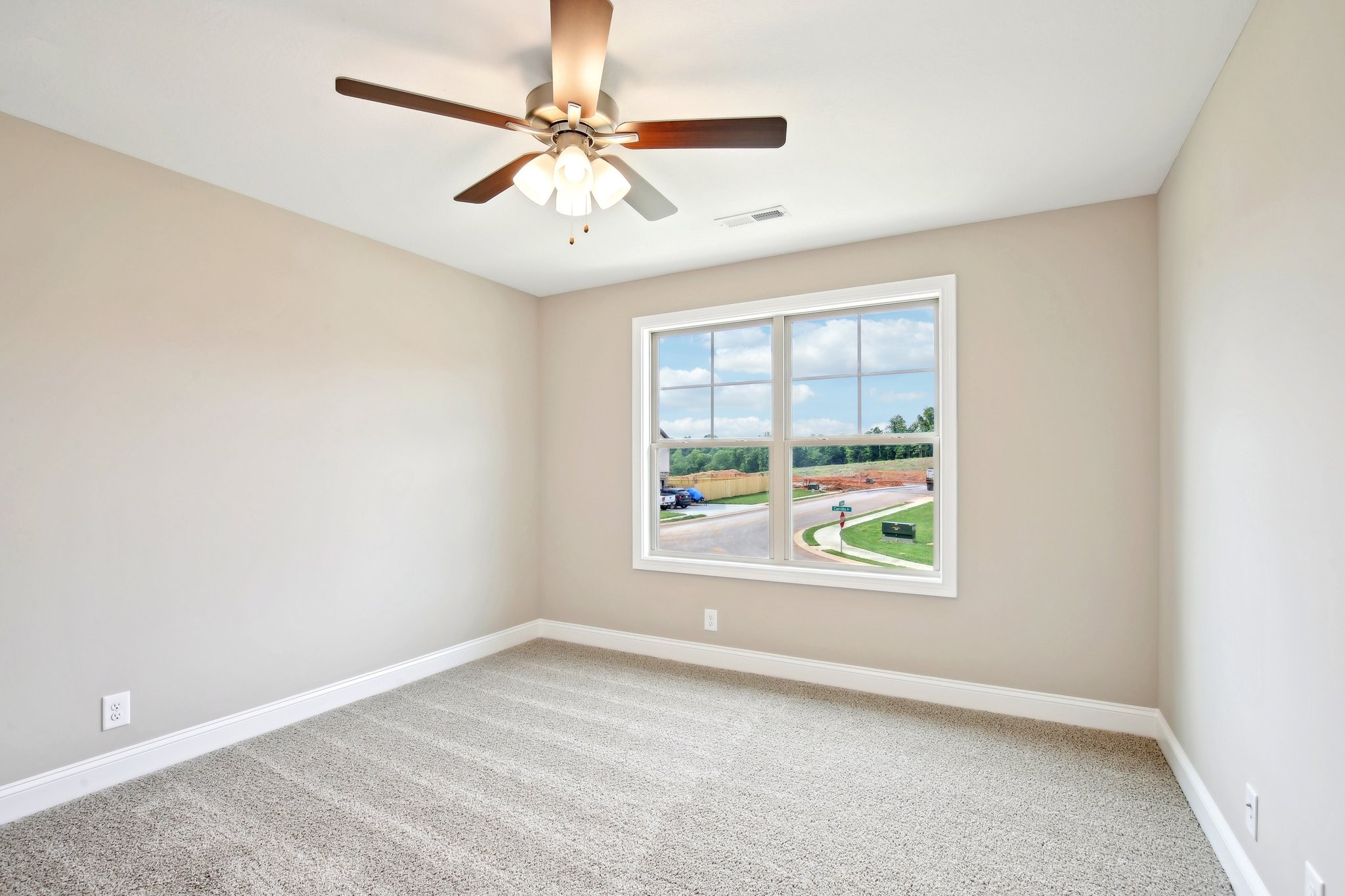 Clarksville, Tennessee 37040, United States, 5 Bedrooms Bedrooms, ,3 BathroomsBathrooms,Residential,Active,36371