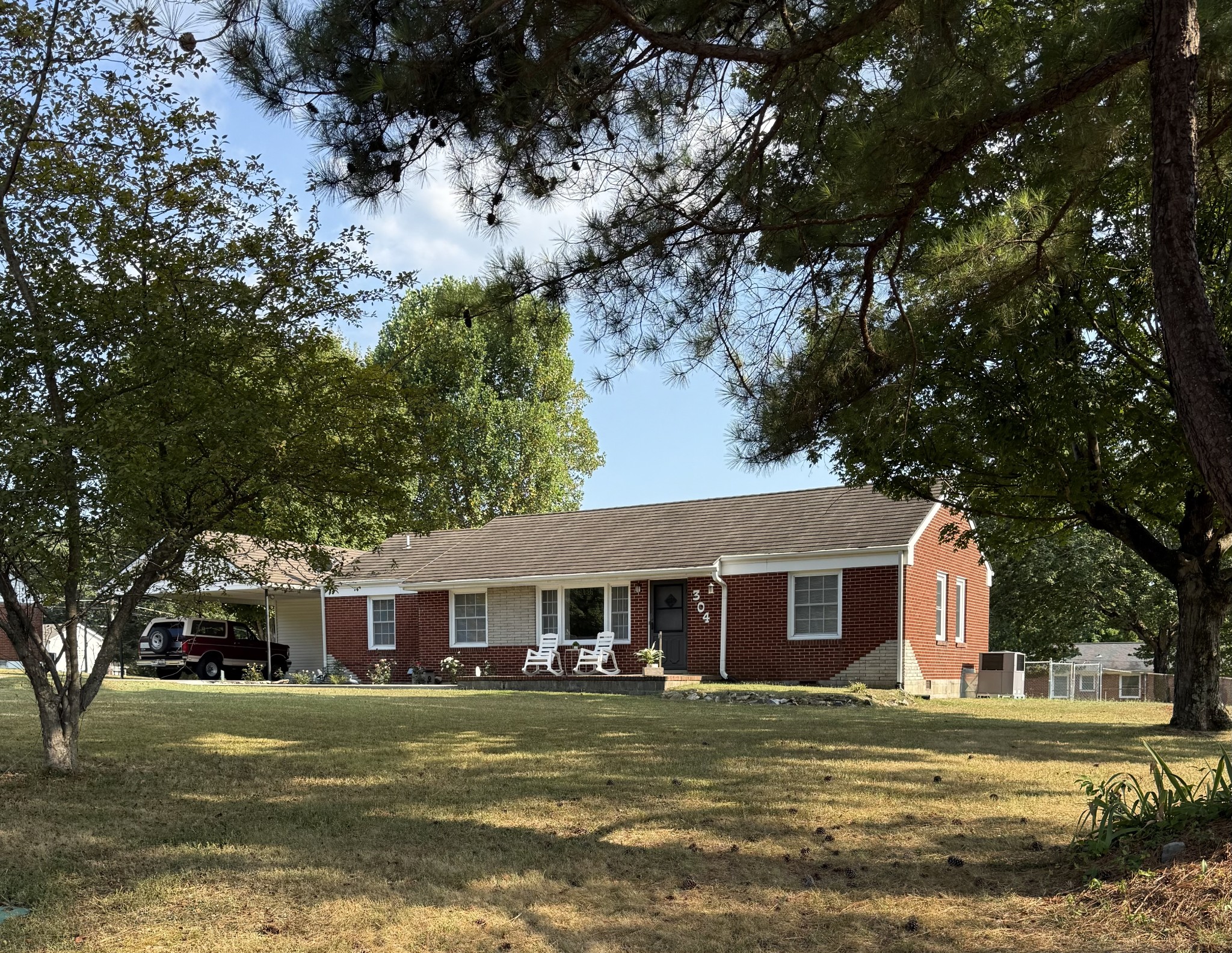 304 E Overhill Dr