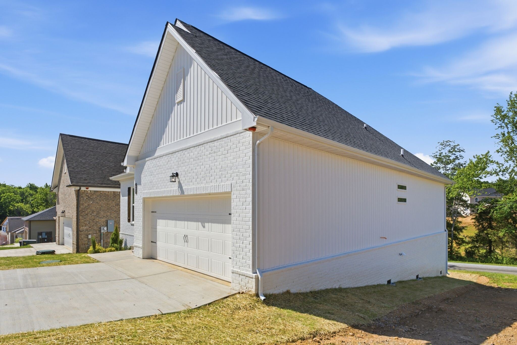 977 Hunters Lane
