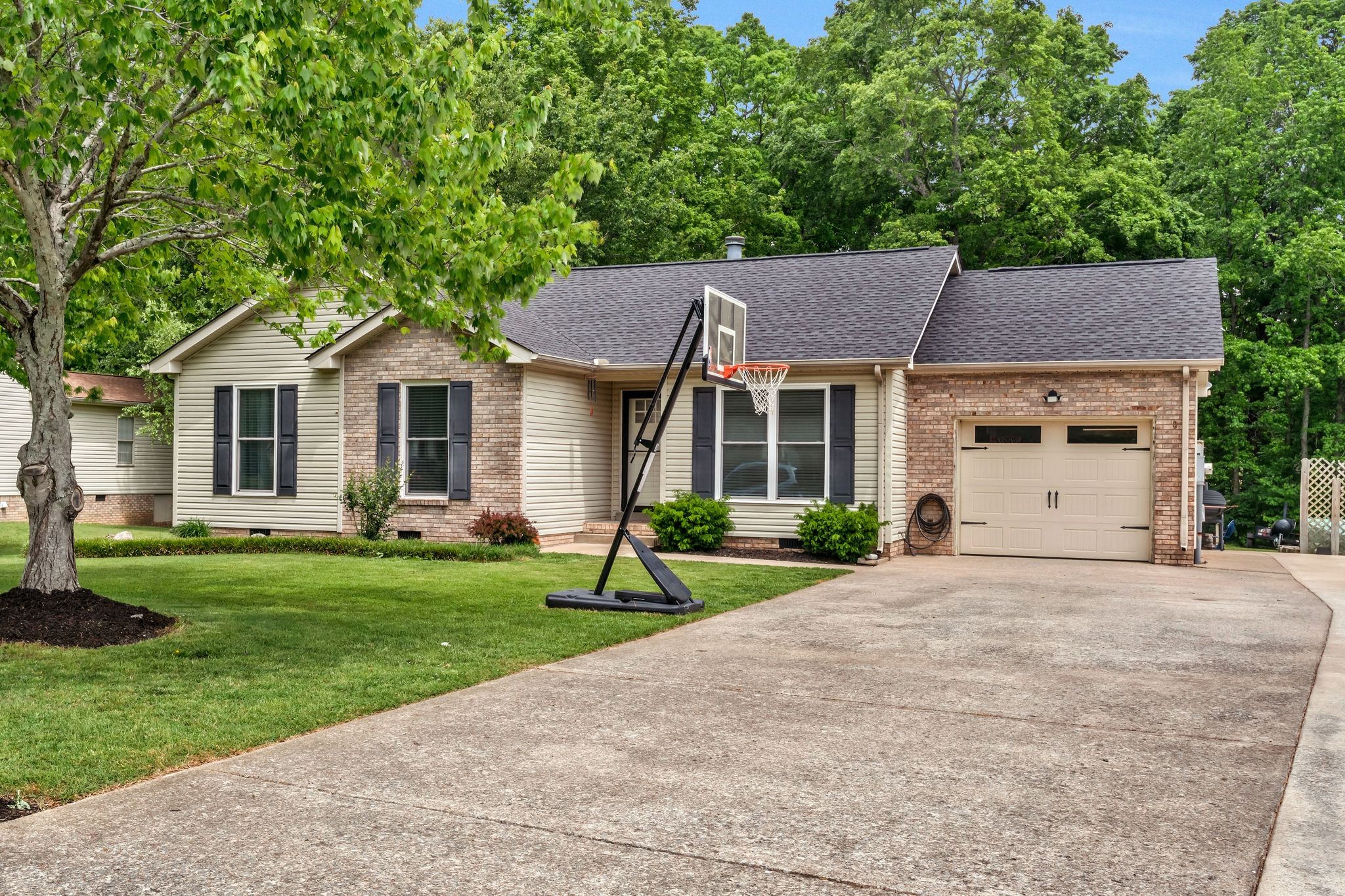 2029 Skyline Dr