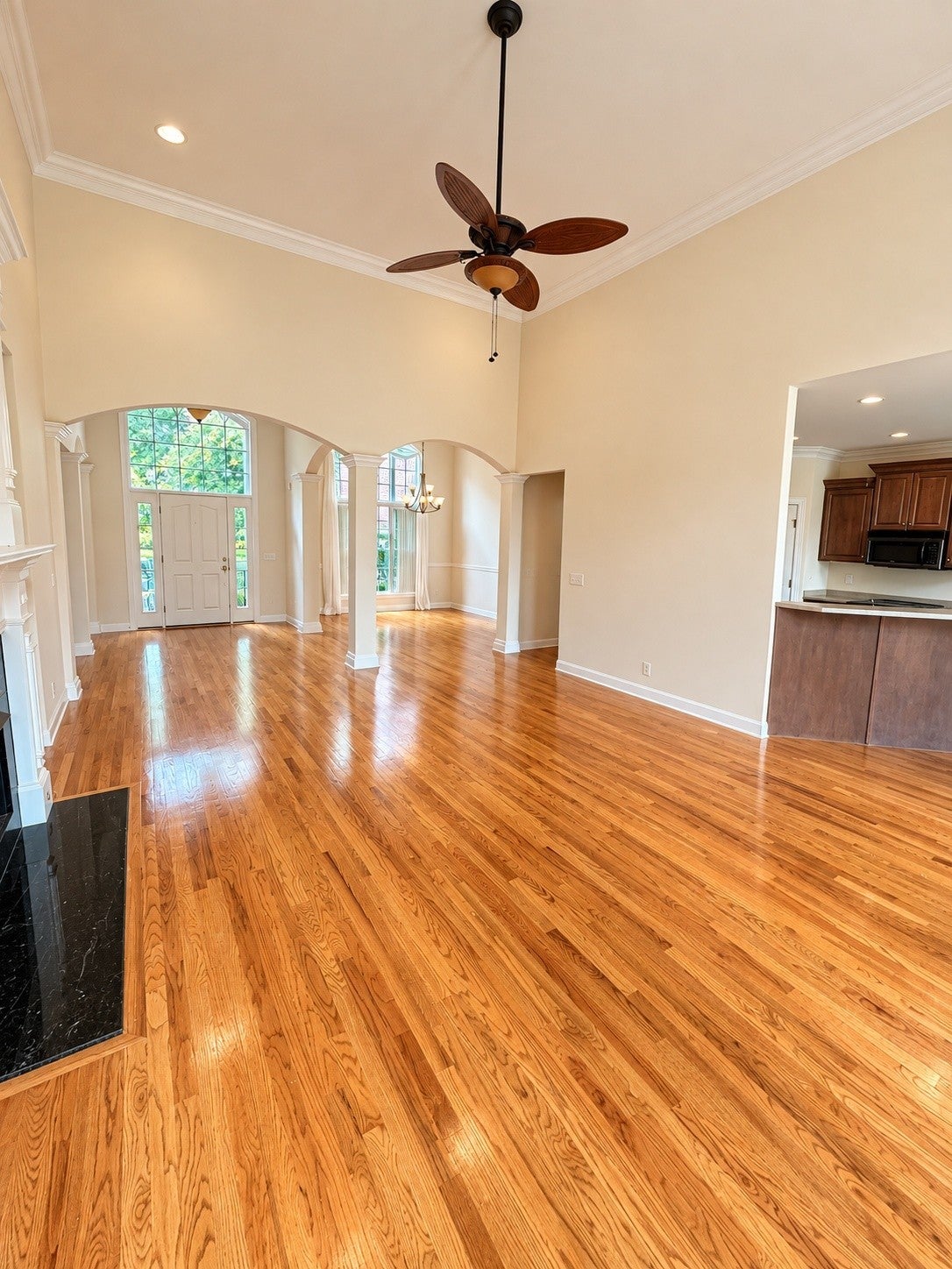 1002 Golf Club Ln E