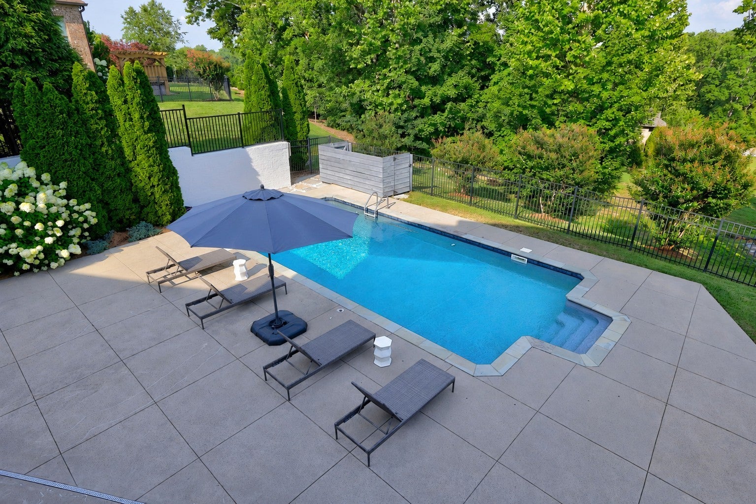 1806 Burland Cres