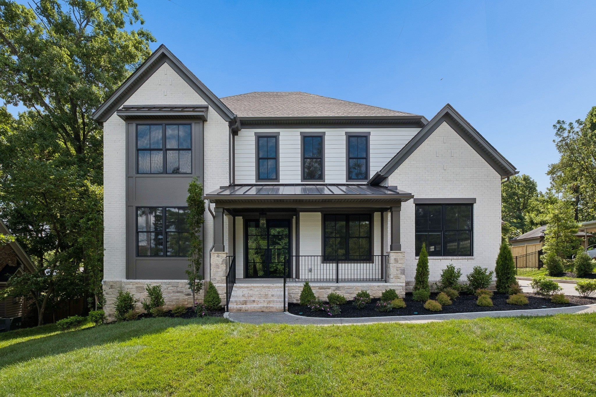 5-bed listing at 2808 White Oak Dr, Nashville