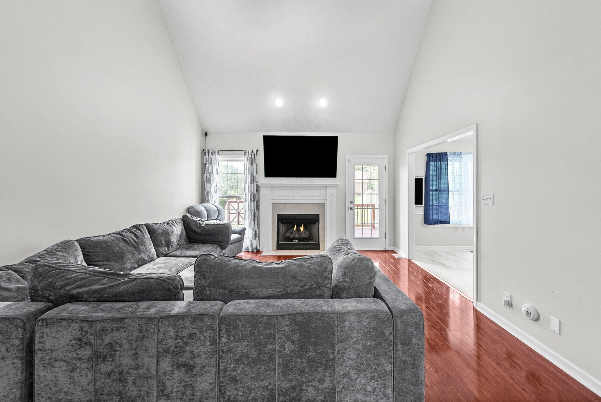 1283 Carnation Ct