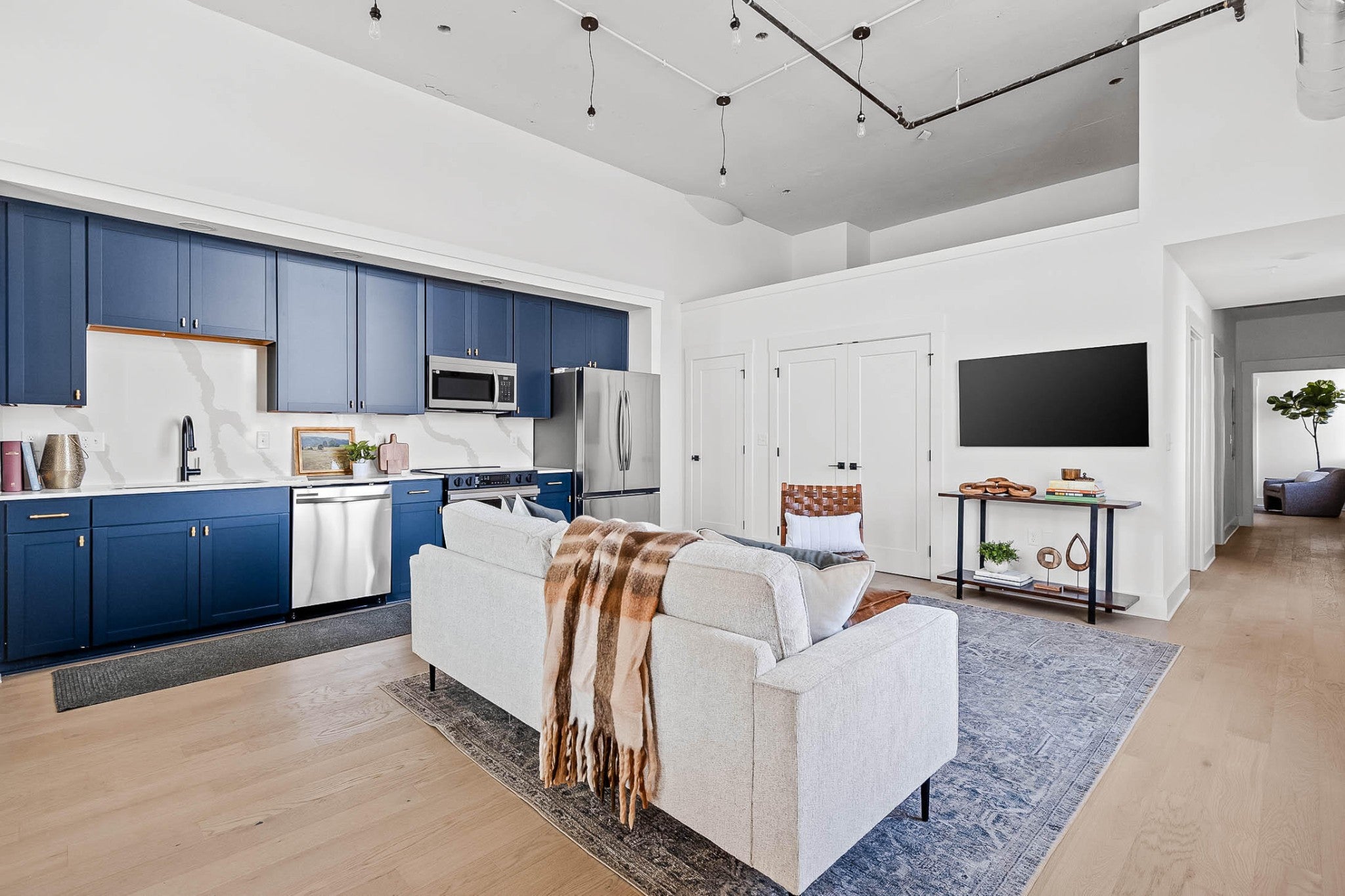 2424 E 18th Street 24