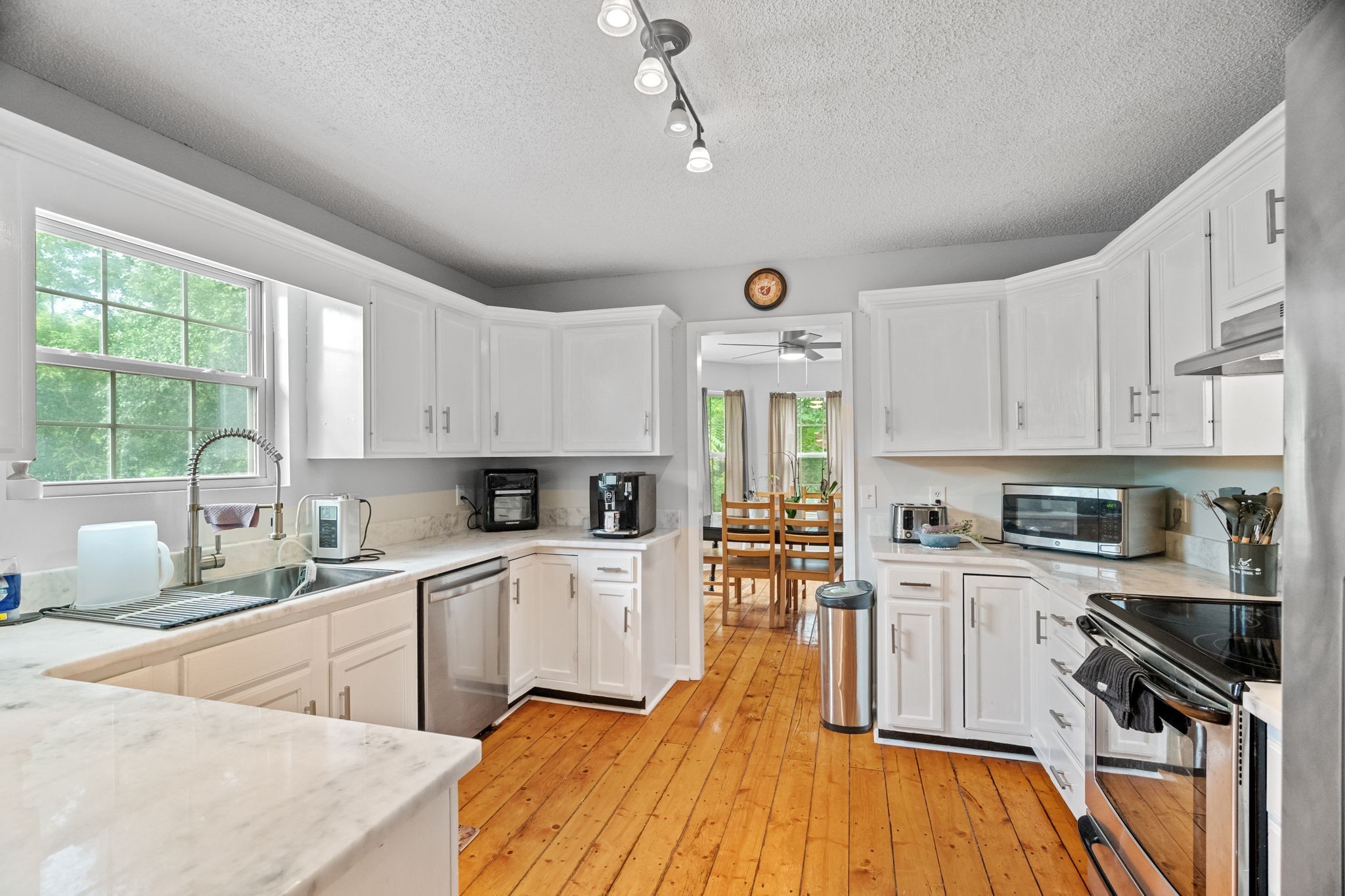3538 Armstrong Rd