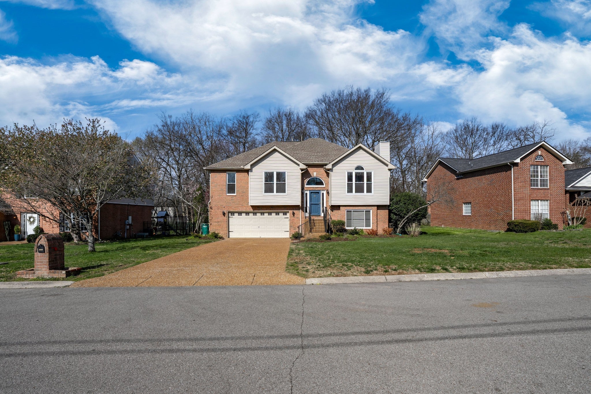2938 Churchill Ln, Thompsons Station TN 37179 5-bed home, photo 2 of 40