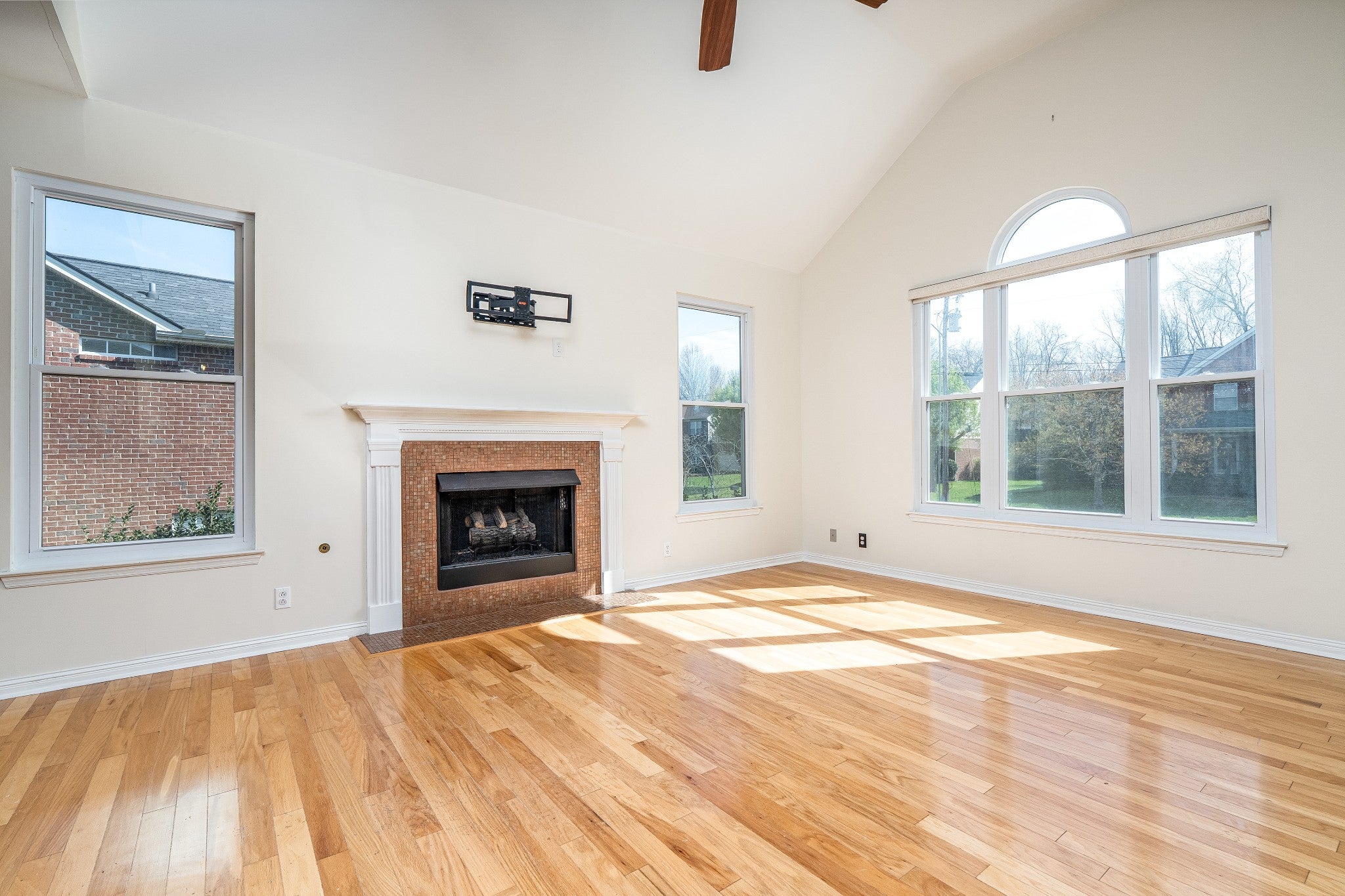 2938 Churchill Ln, Thompsons Station TN 37179 5-bed home, photo 4 of 40