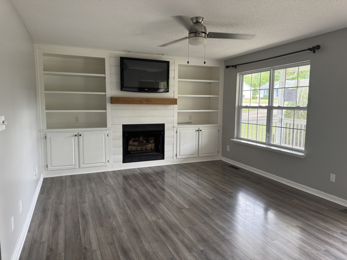 762 Acorn Dr