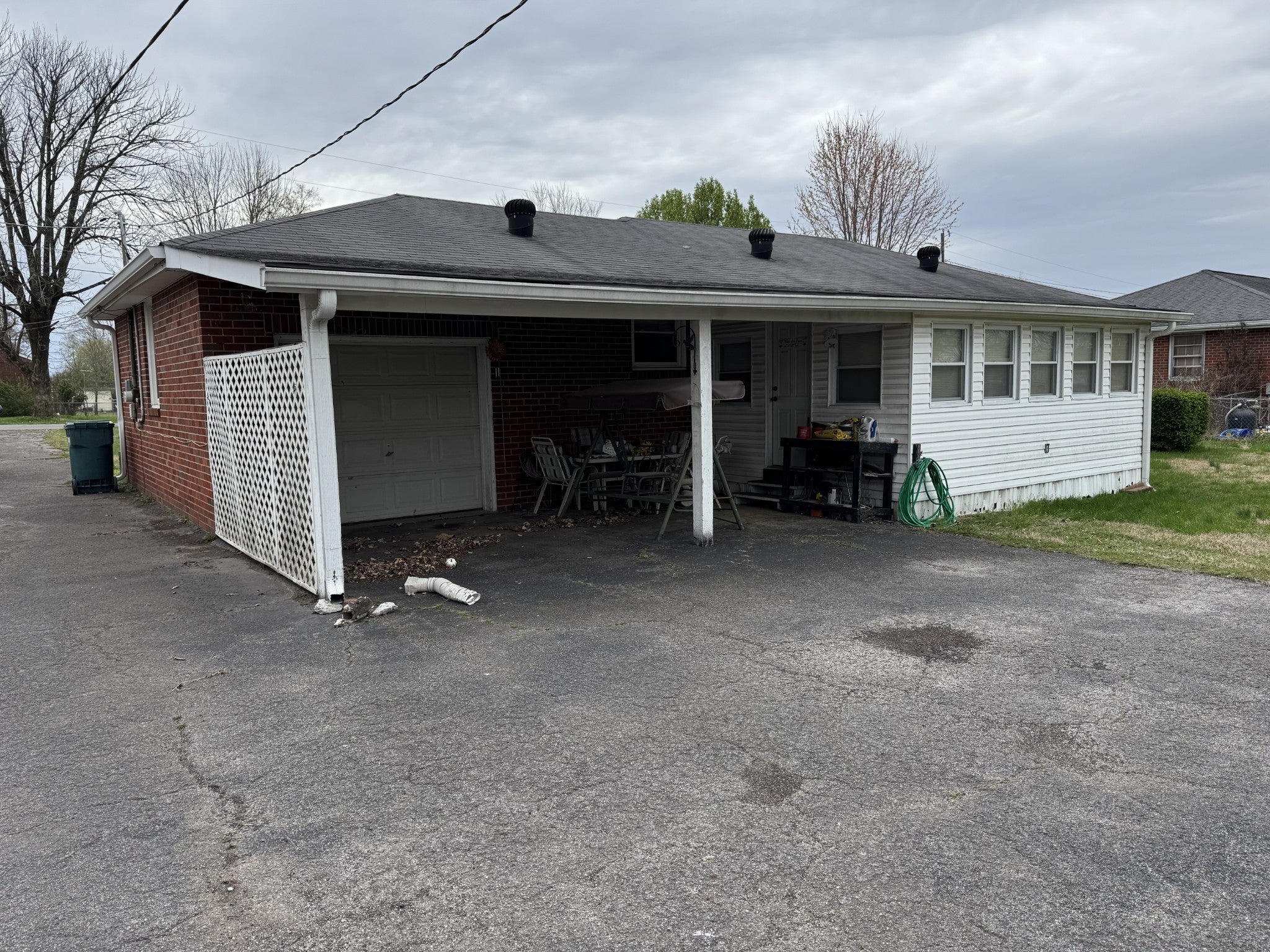 207 Elmwood Dr