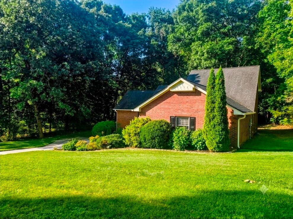 348 Hickory Hills Drive NE