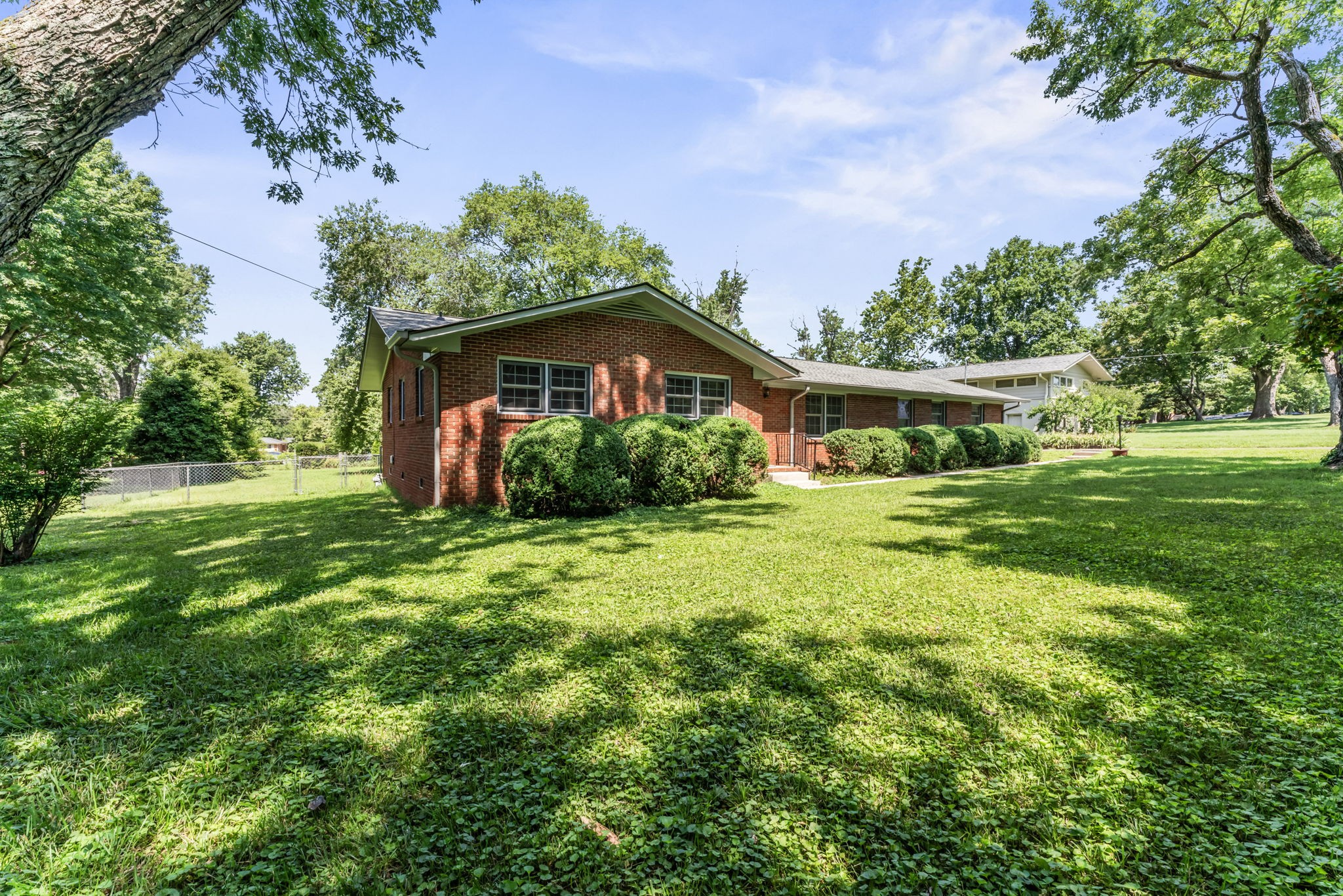 1006 Houston Dr