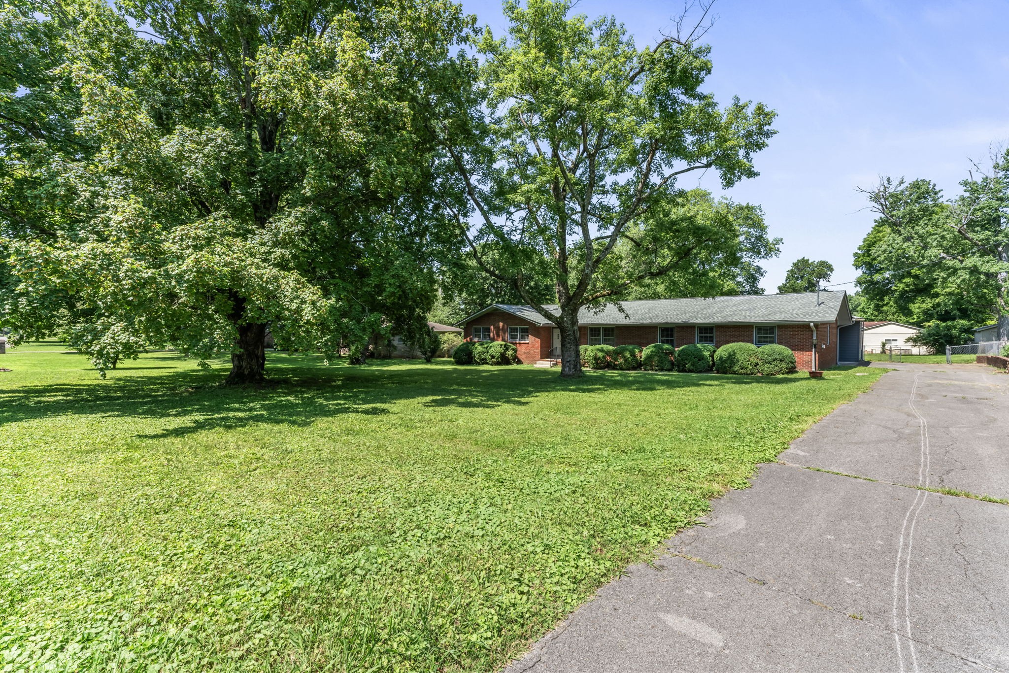 1006 Houston Dr
