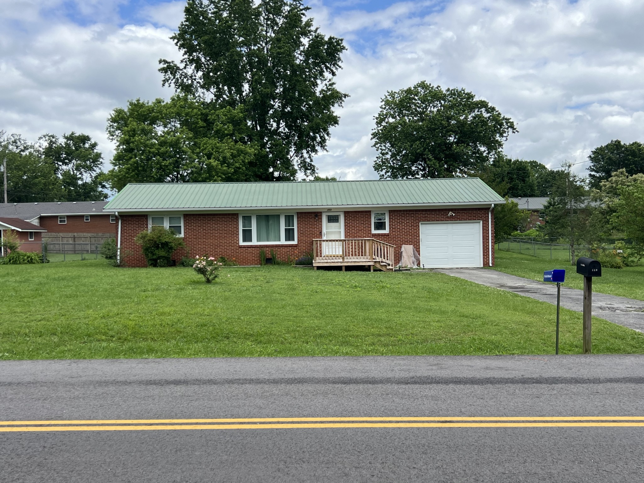 350 Lagoon Dr