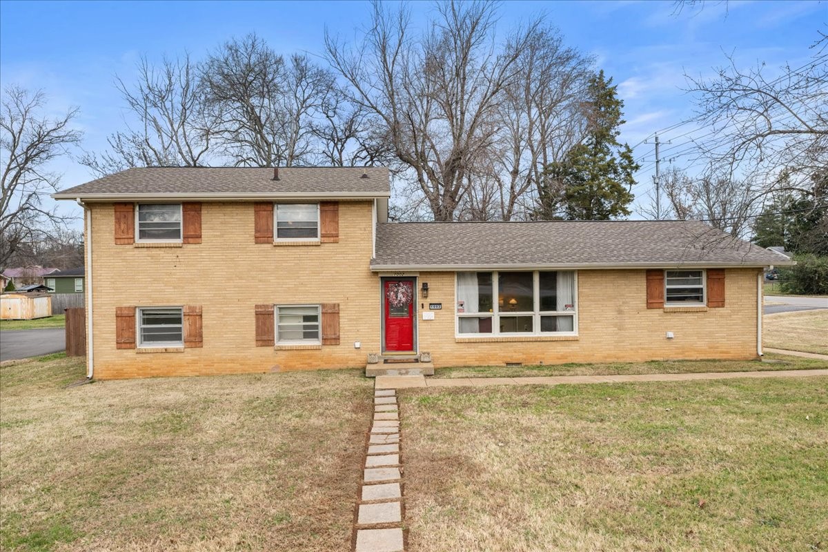 1002 W Northfield Blvd