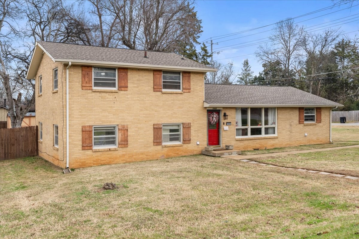 1002 W Northfield Blvd