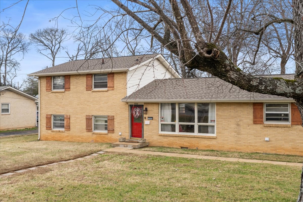 1002 W Northfield Blvd