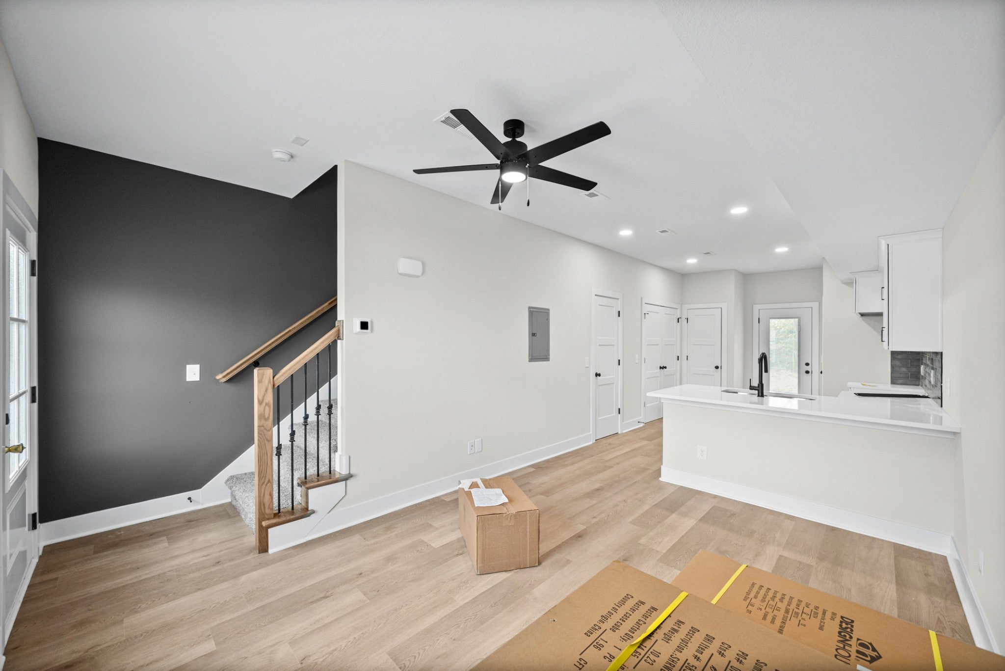 601 Mann Cir Building 1
