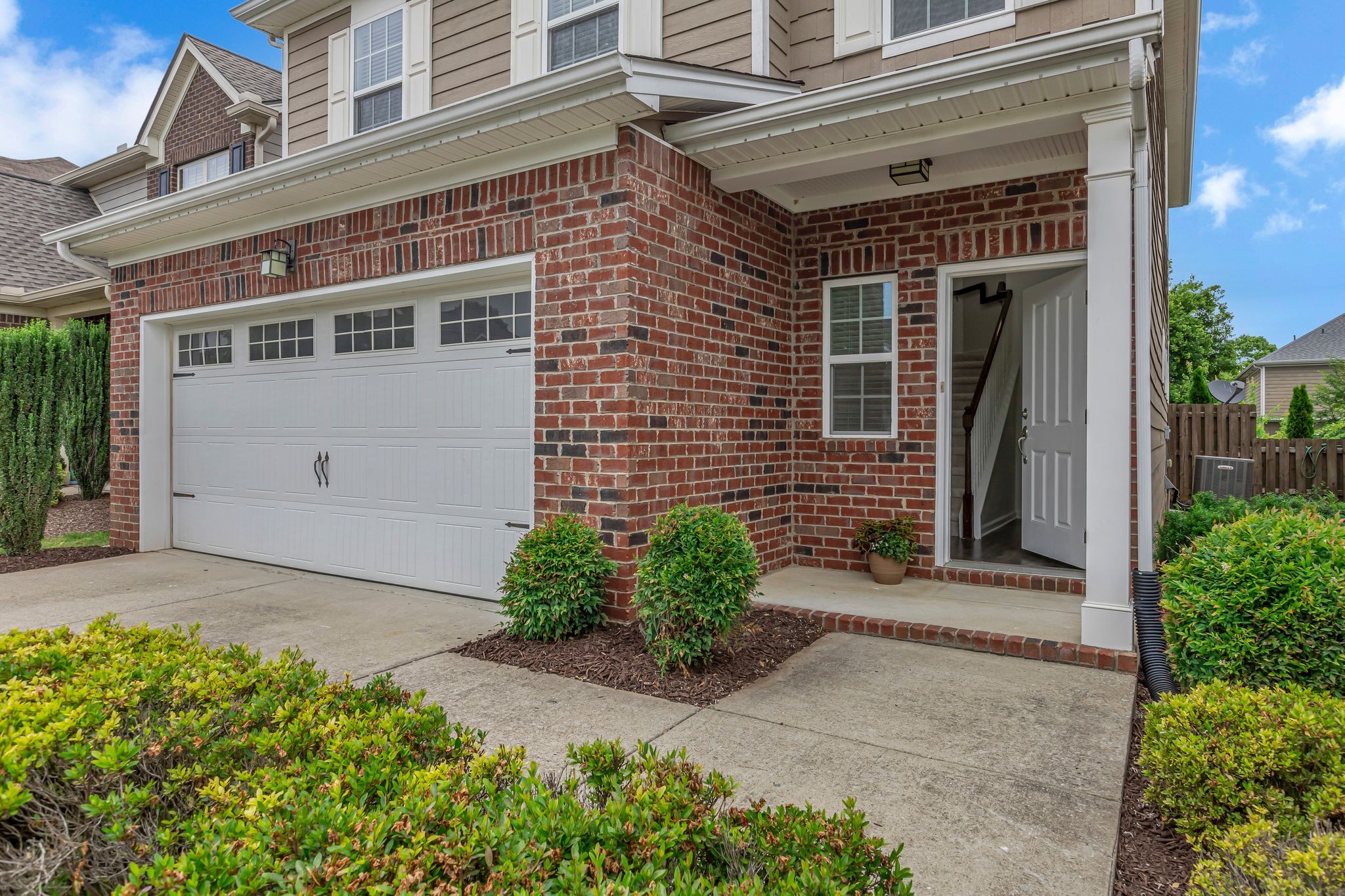 1039 Hemlock Dr