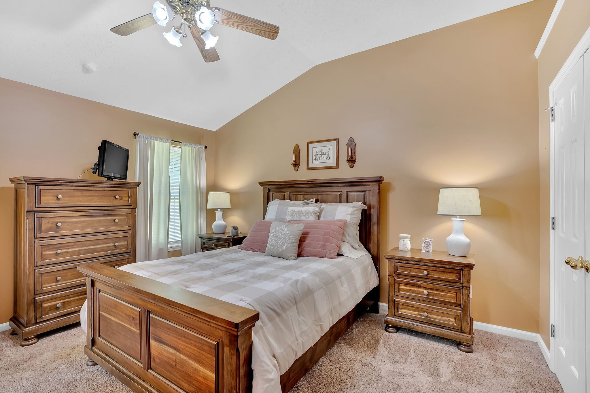 2564 Treetop Dr