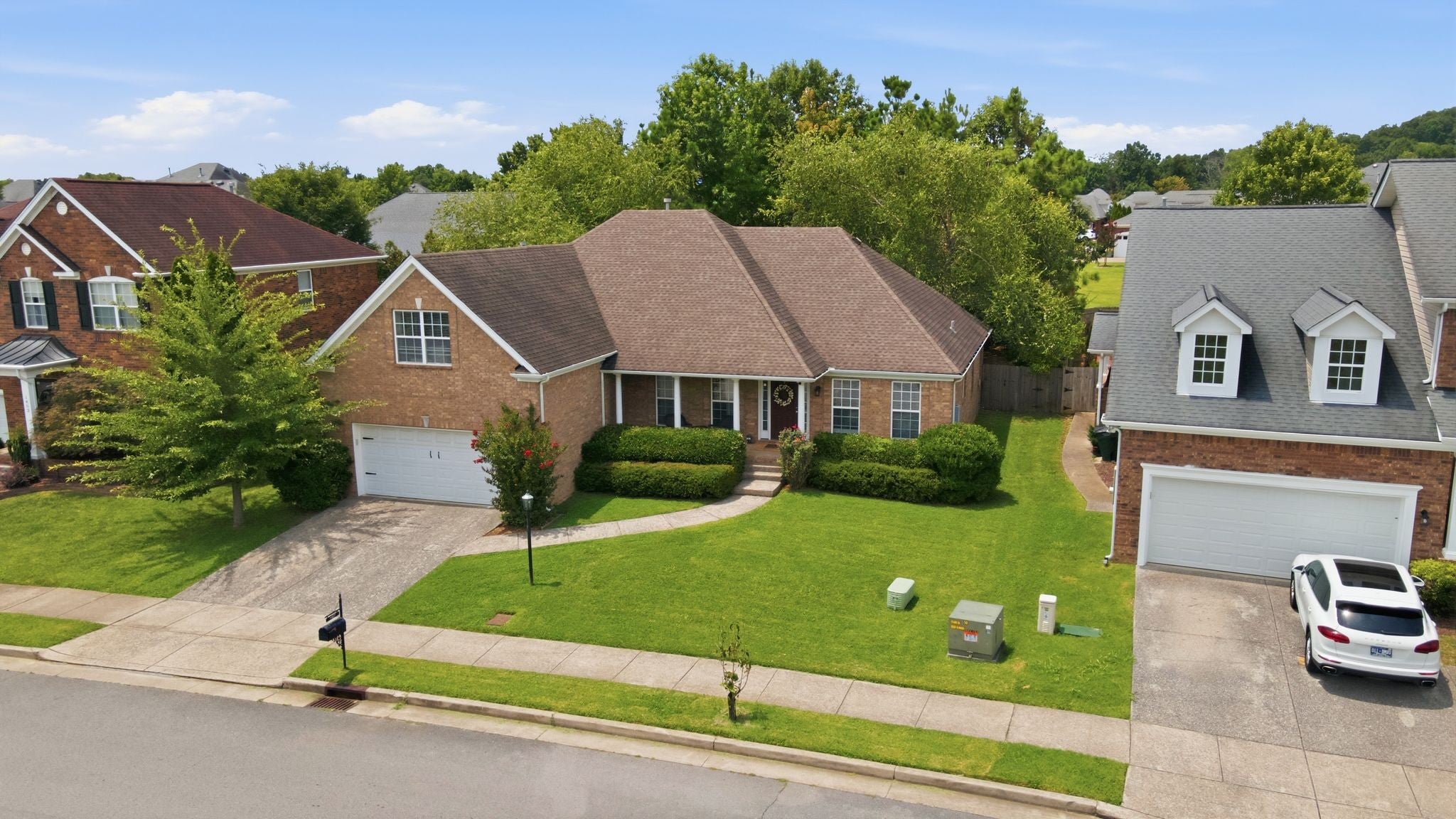 1457 Bridgecross Pkwy, Hermitage TN 37076 3-bed home, photo 2 of 42