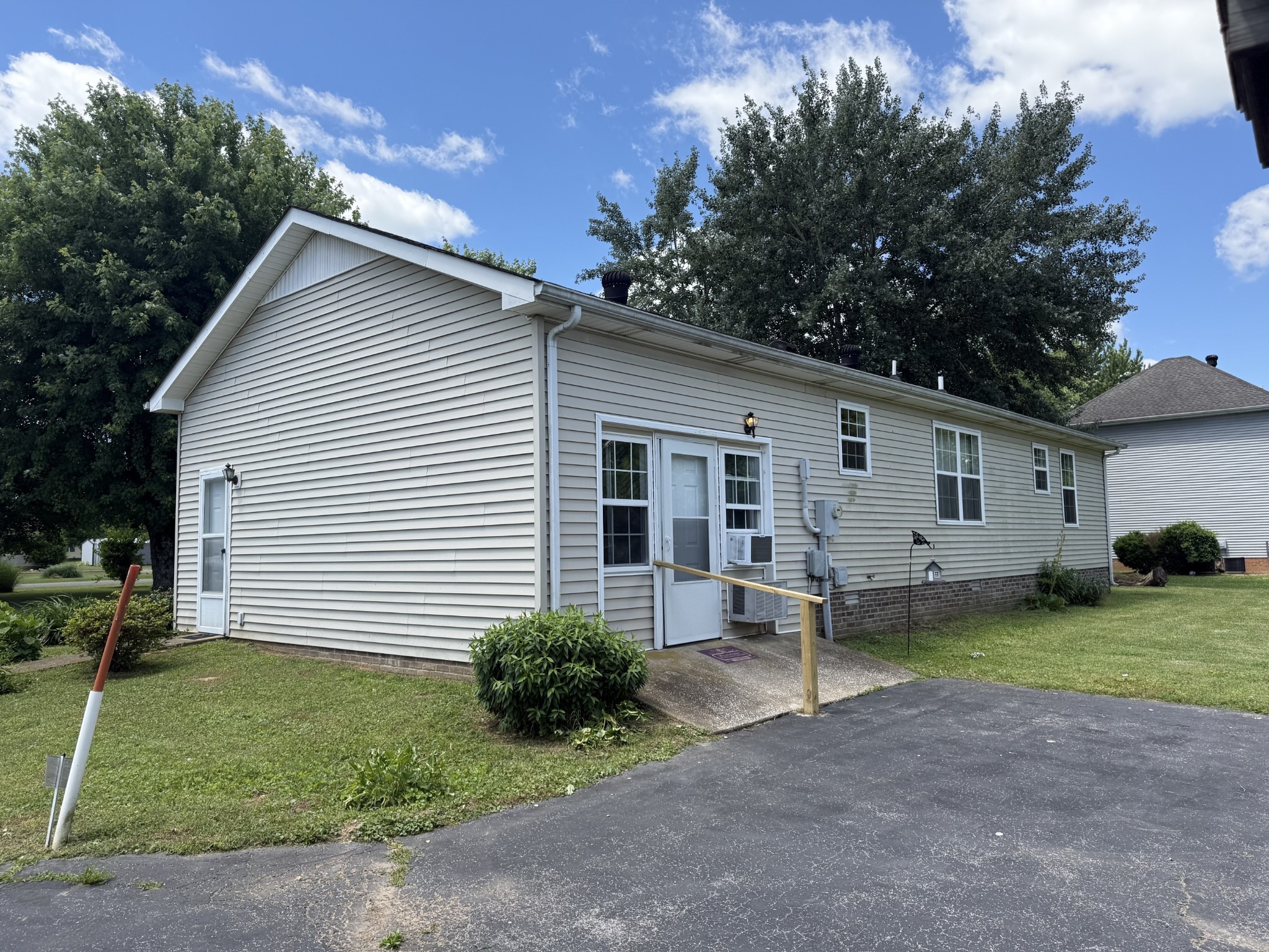 242 Kay Cir