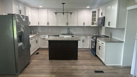 Photo of 9110 Old Madisonville Rd, Hopkinsville, KY 42240 (MLS # 3183480)