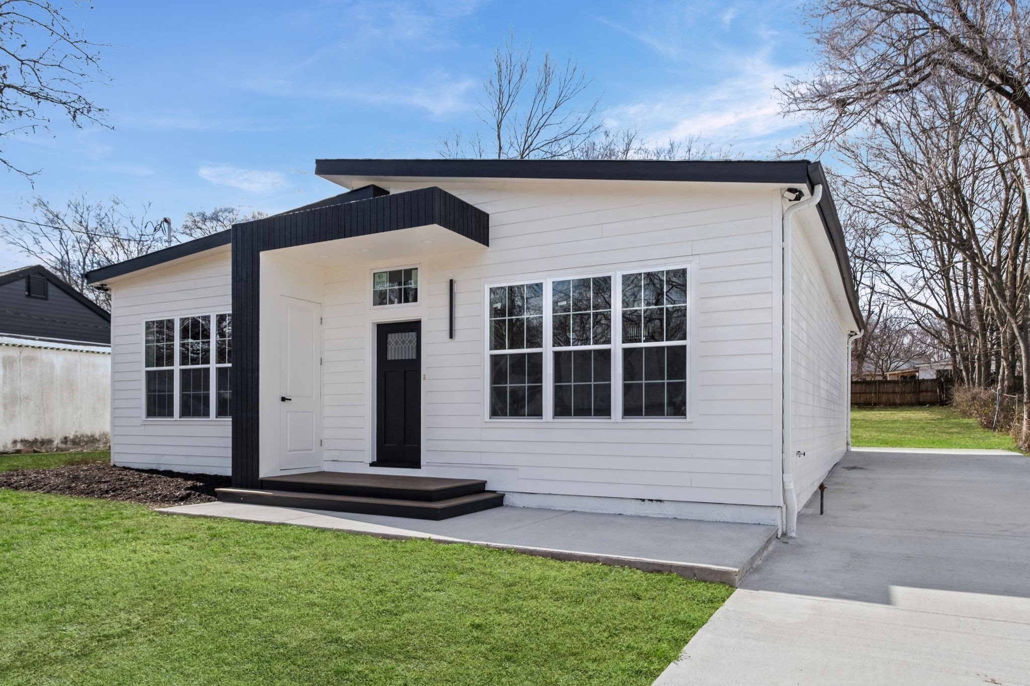 3003 Louise Dr