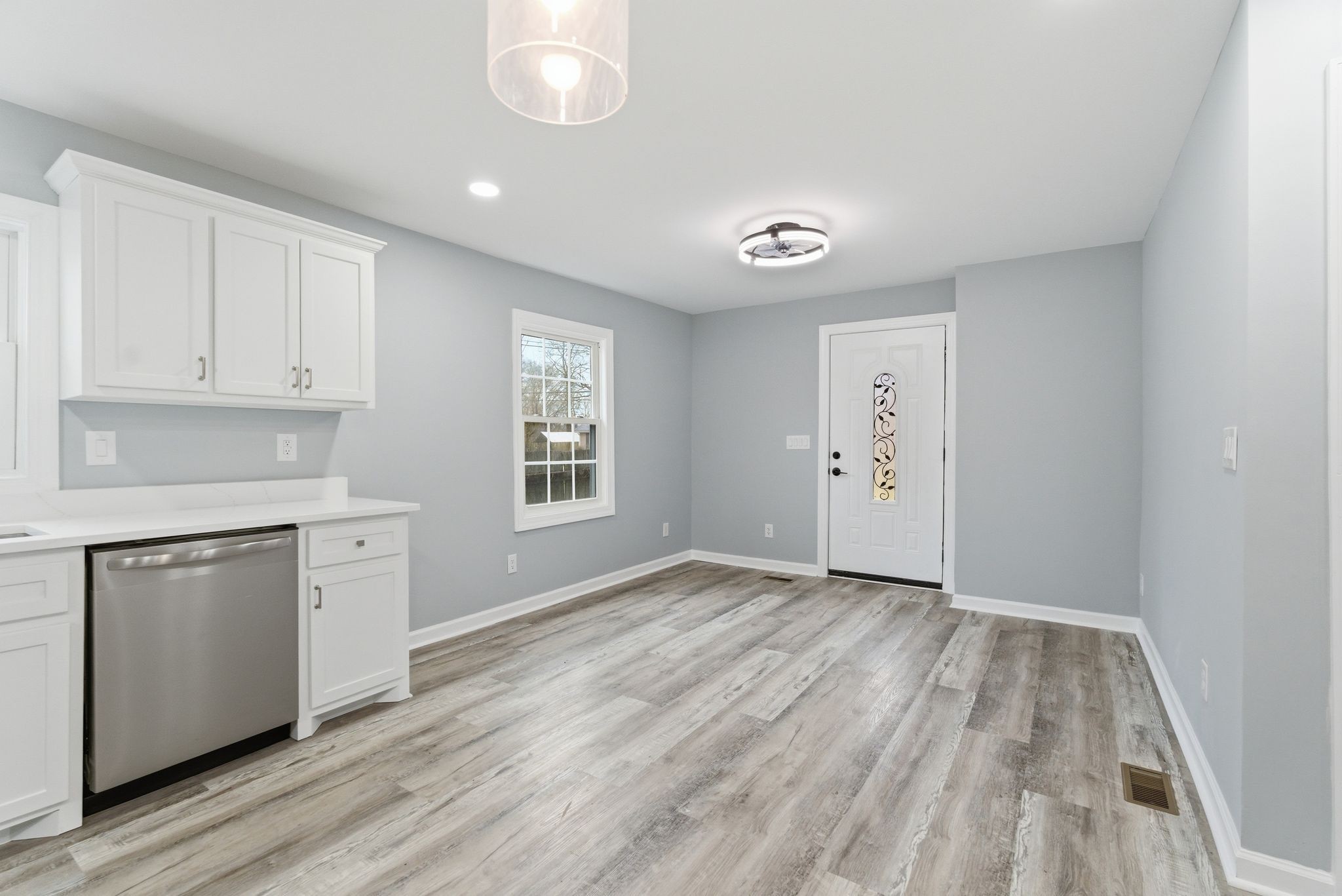 214 W Adams Ave