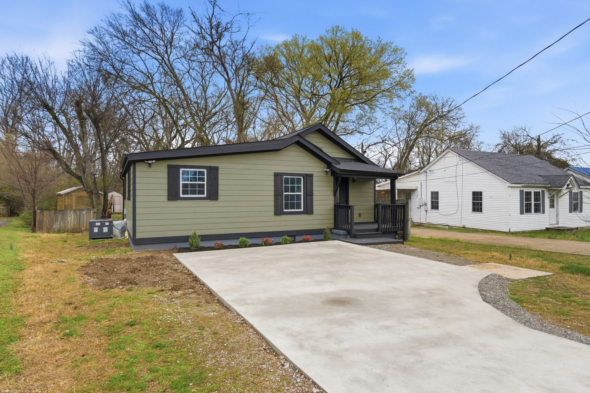214 W Adams Ave