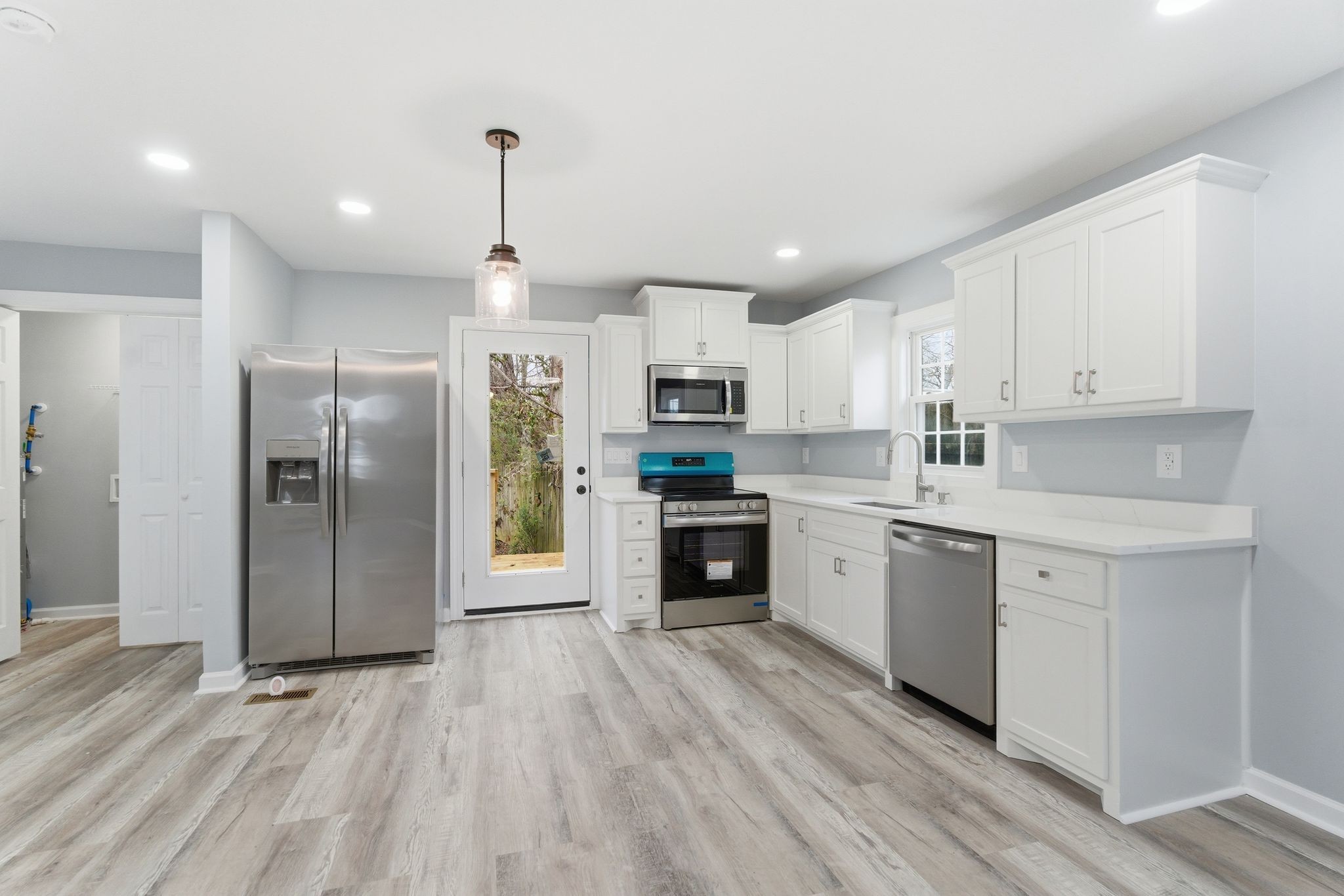 214 W Adams Ave