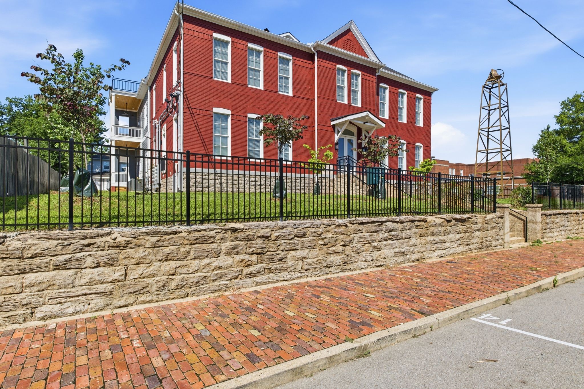 1600 10th Ave N 203
